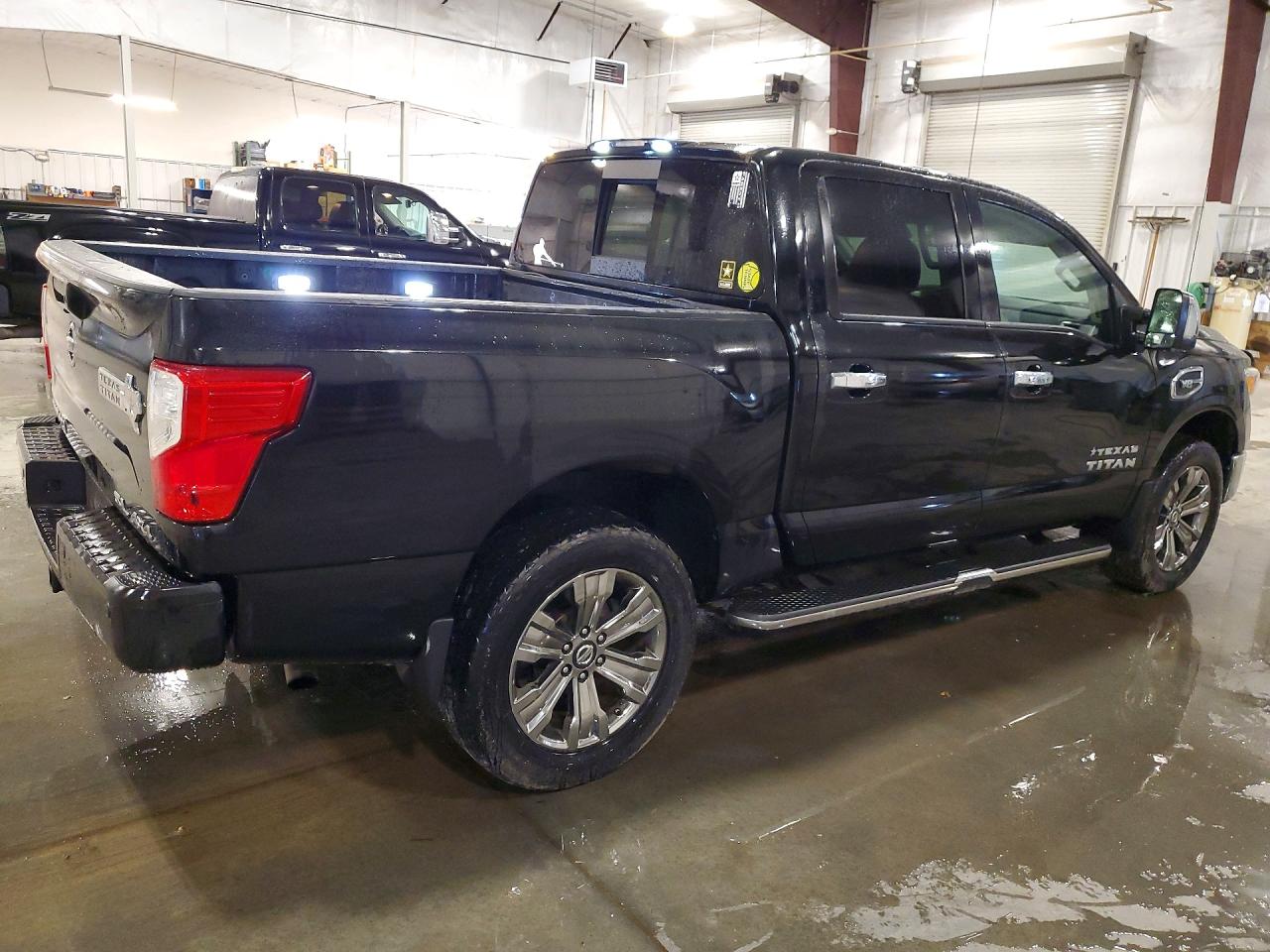 2017 Nissan TITAN VIN 1N6AA1E57HN560363 photo 3
