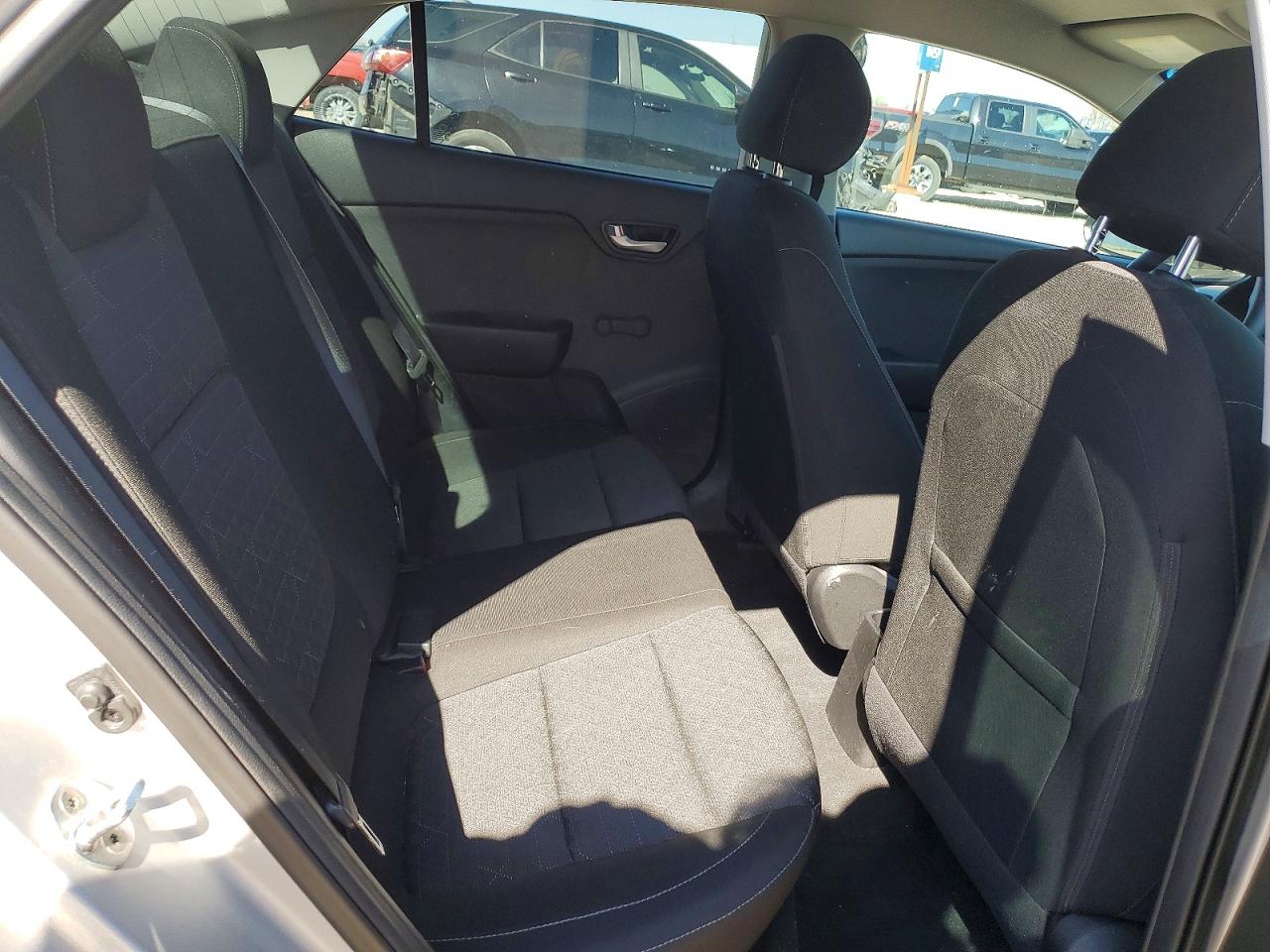 2018 Kia Rio VIN 3KPA24AB2JE058805 photo 10