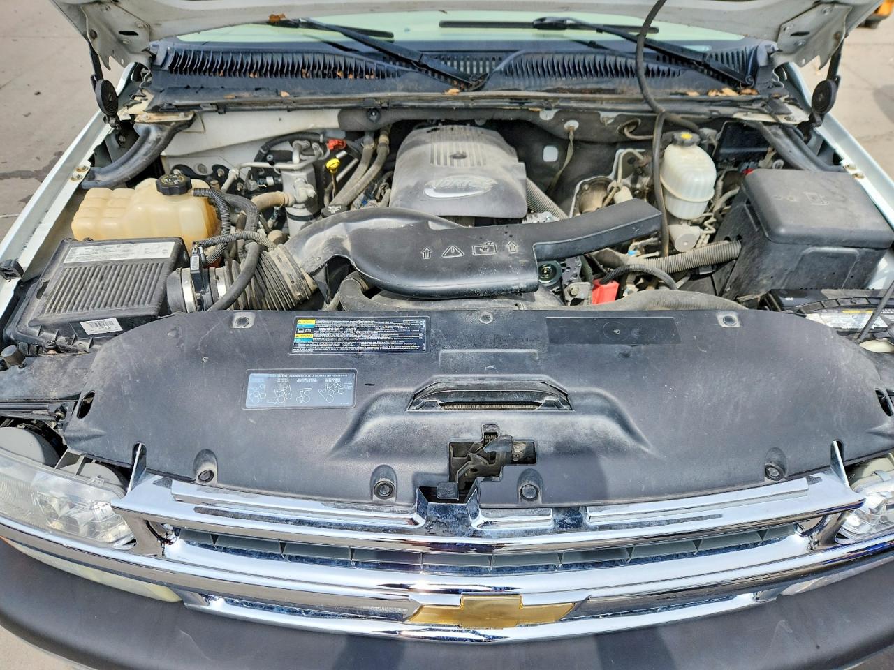 2004 Chevrolet Suburban VIN 1GNFK16TX4J204484 photo 12
