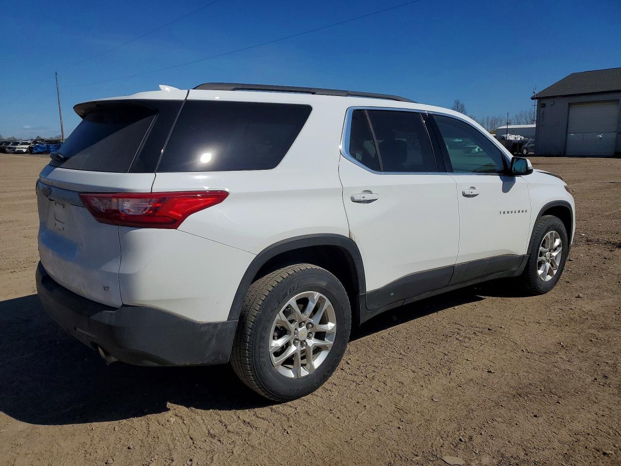 2020 Chevrolet Traverse VIN 1GNERGKW9LJ158428 photo 3