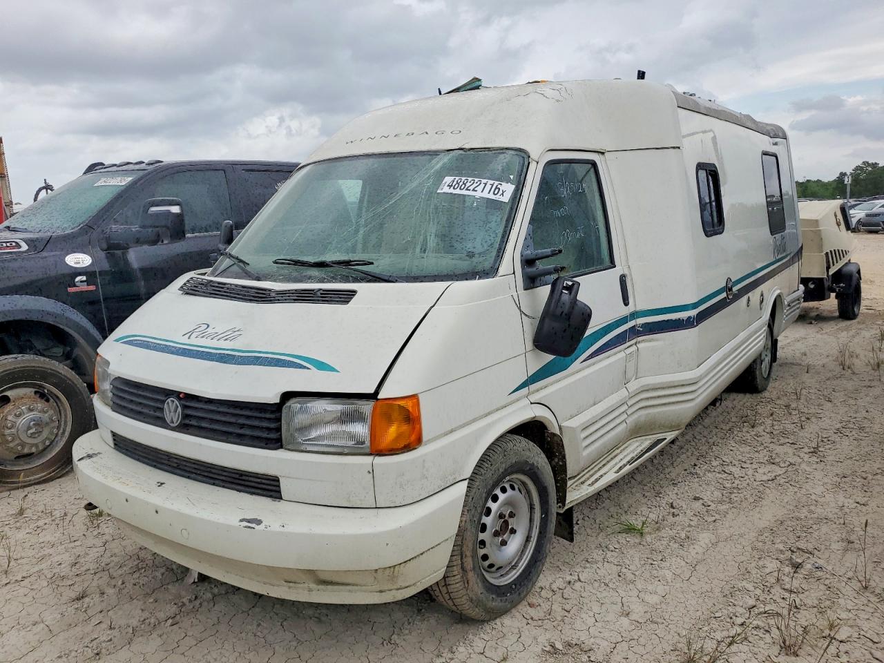 1996 WINNEBAGO All models VIN 1WVAE0709TH033780 photo 2
