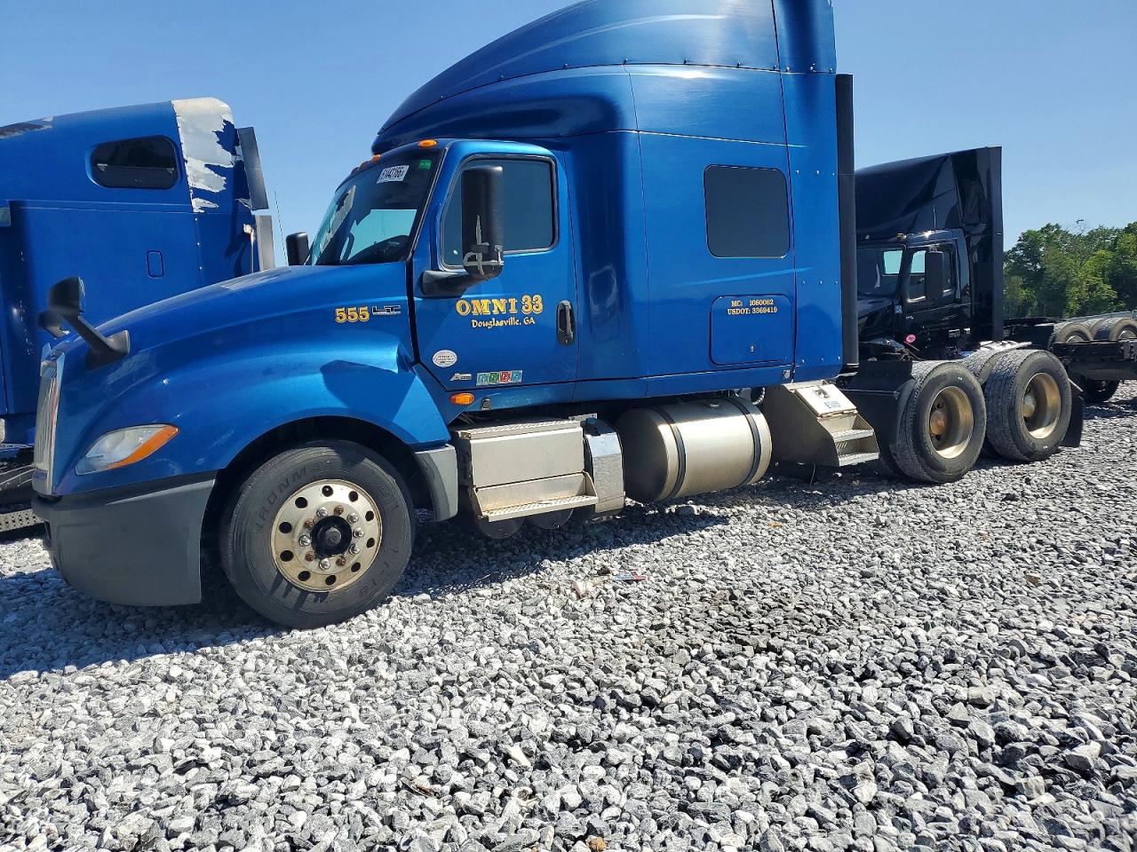 2019 International All models VIN 3HSDZTZR3KN279407 photo 3
