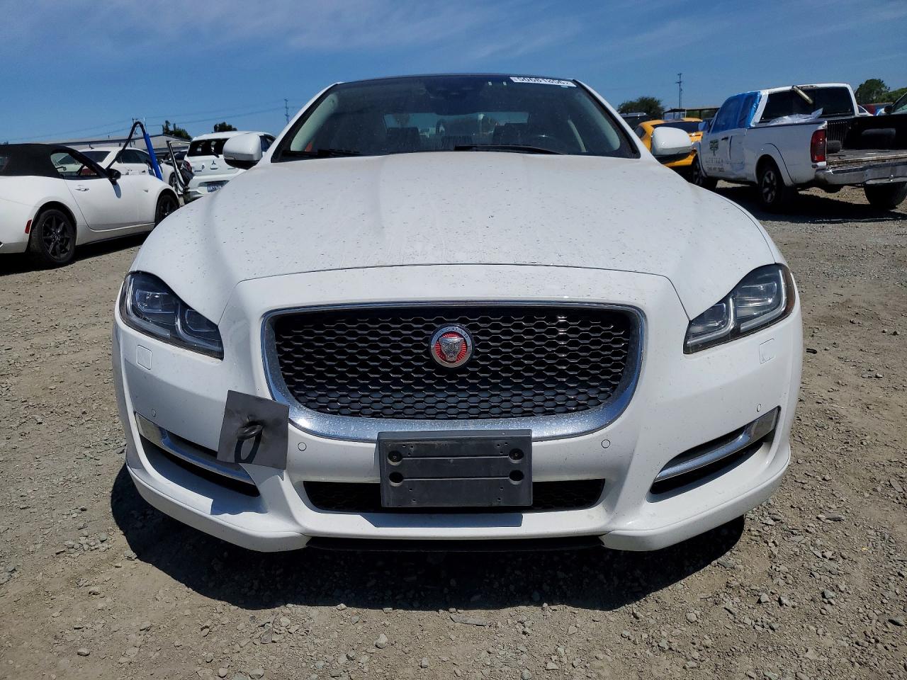 2019 Jaguar Xj VIN SAJWA1C73K8W21518 photo 5