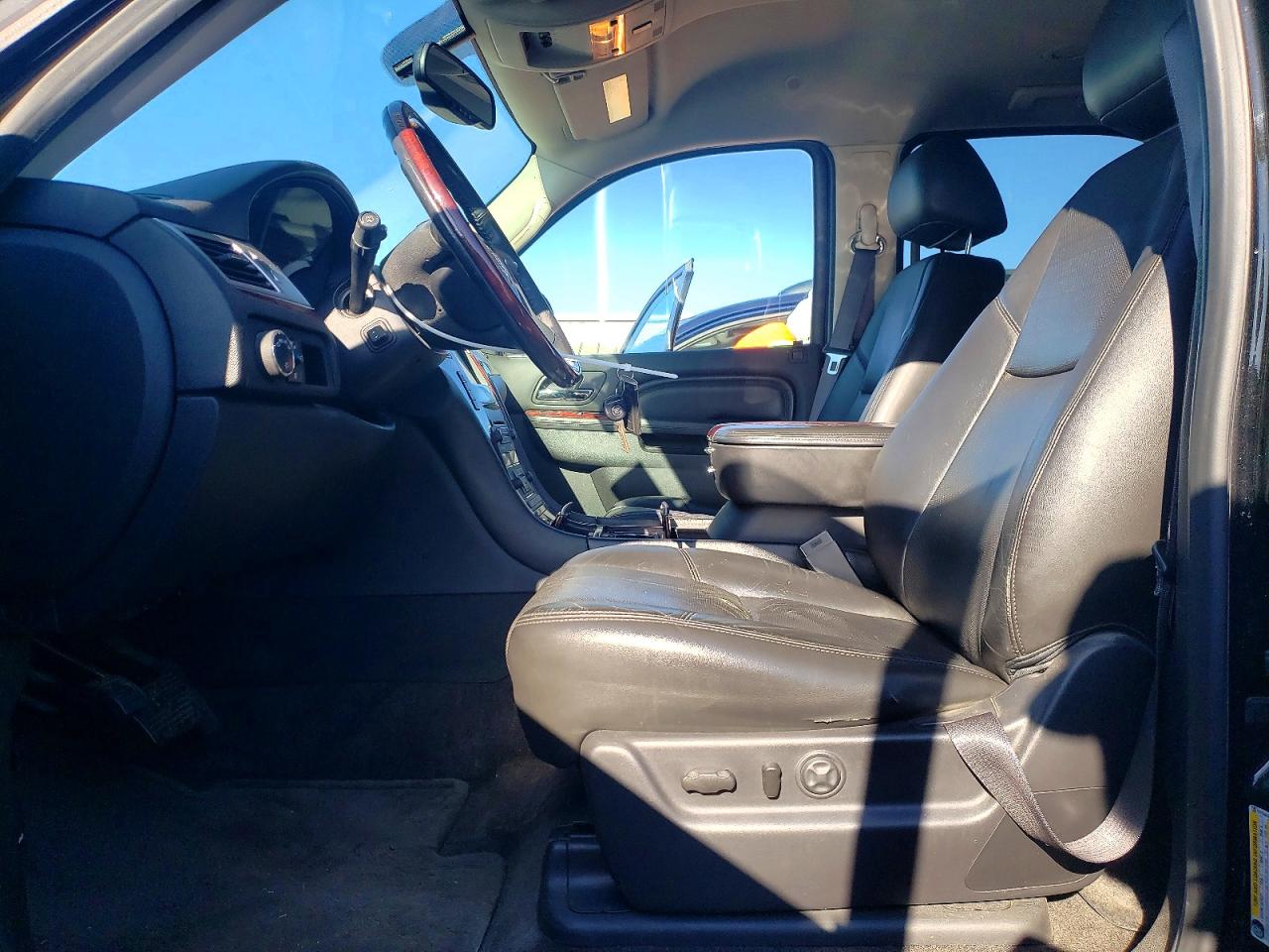 2014 Cadillac Escalade VIN 1GYS4AEF4ER104990 photo 7