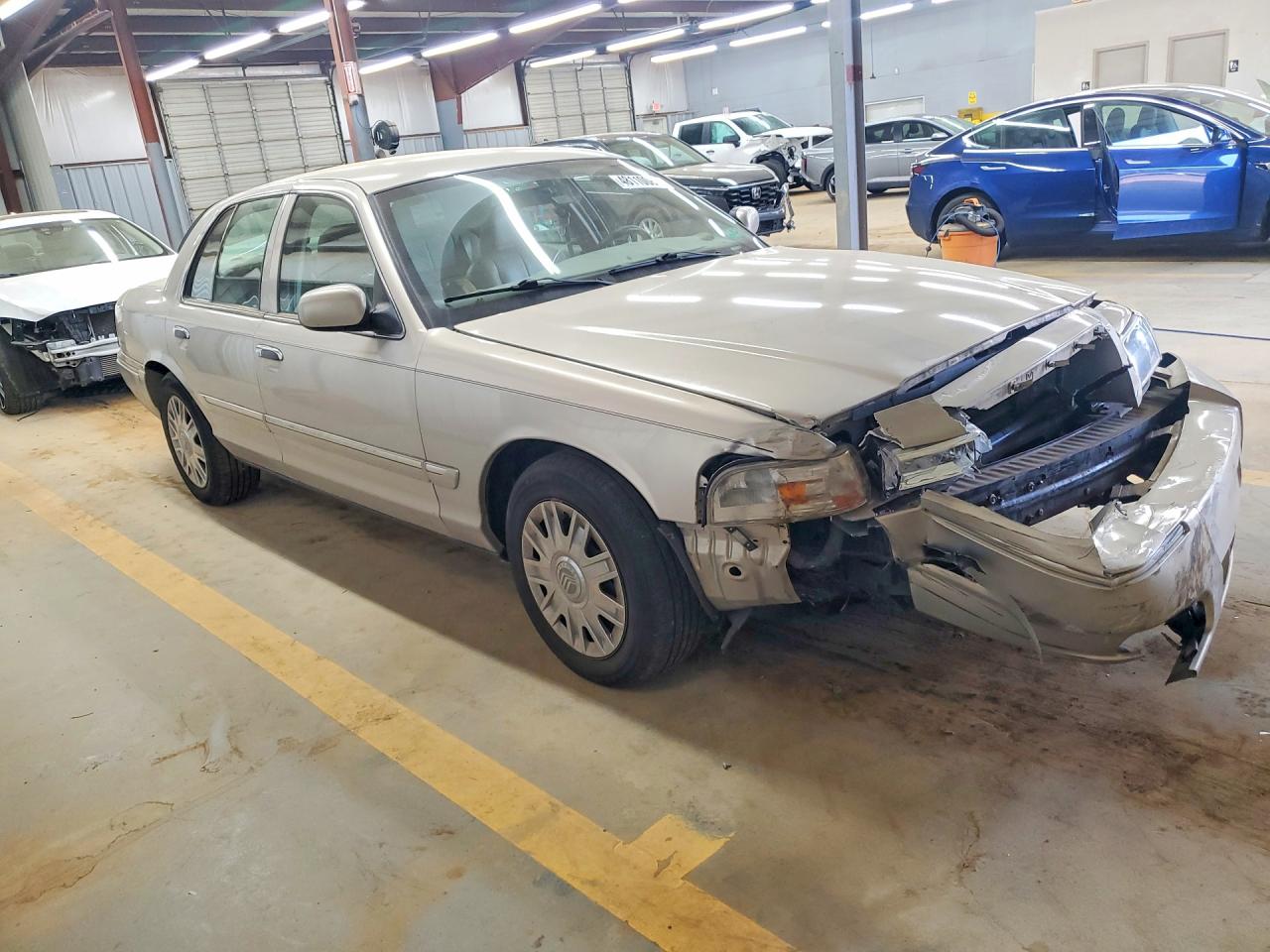 2008 Mercury Grmarquis VIN 2MEFM74VX8X634845 photo 4