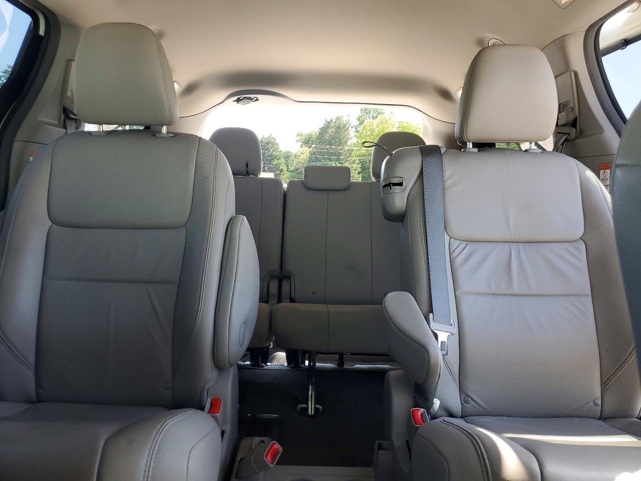 2016 Toyota Sienna VIN 5TDYK3DC7GS722785 photo 10