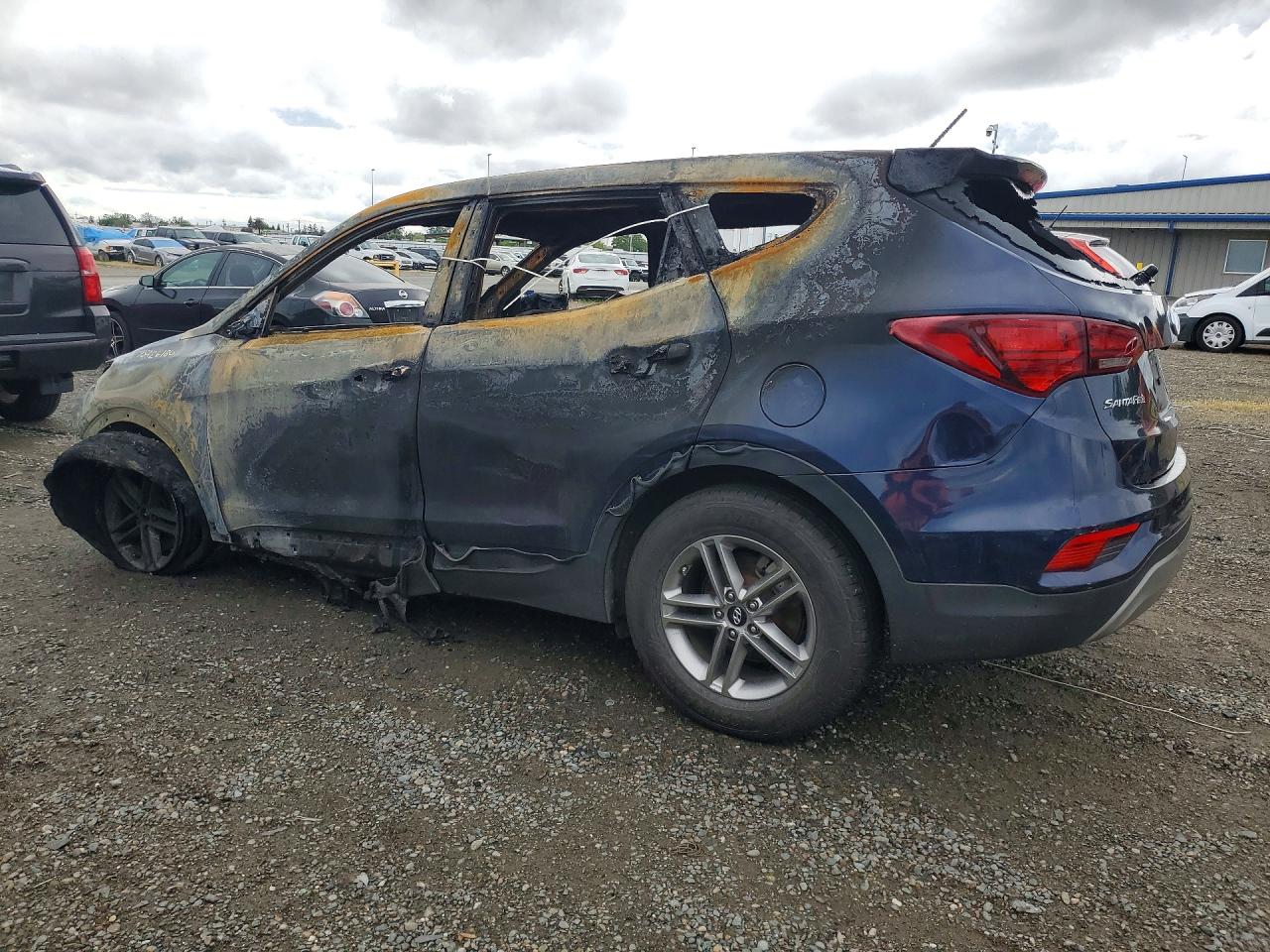 2018 Hyundai Santa fe VIN 5XYZT3LB3JG526180 photo 2