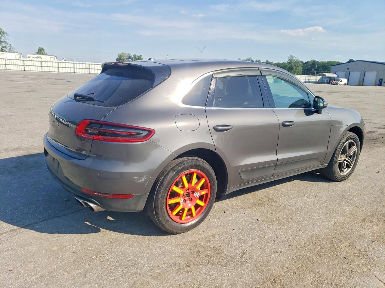 2015 Porsche Macan VIN WP1AB2A53FLB54843 photo 3