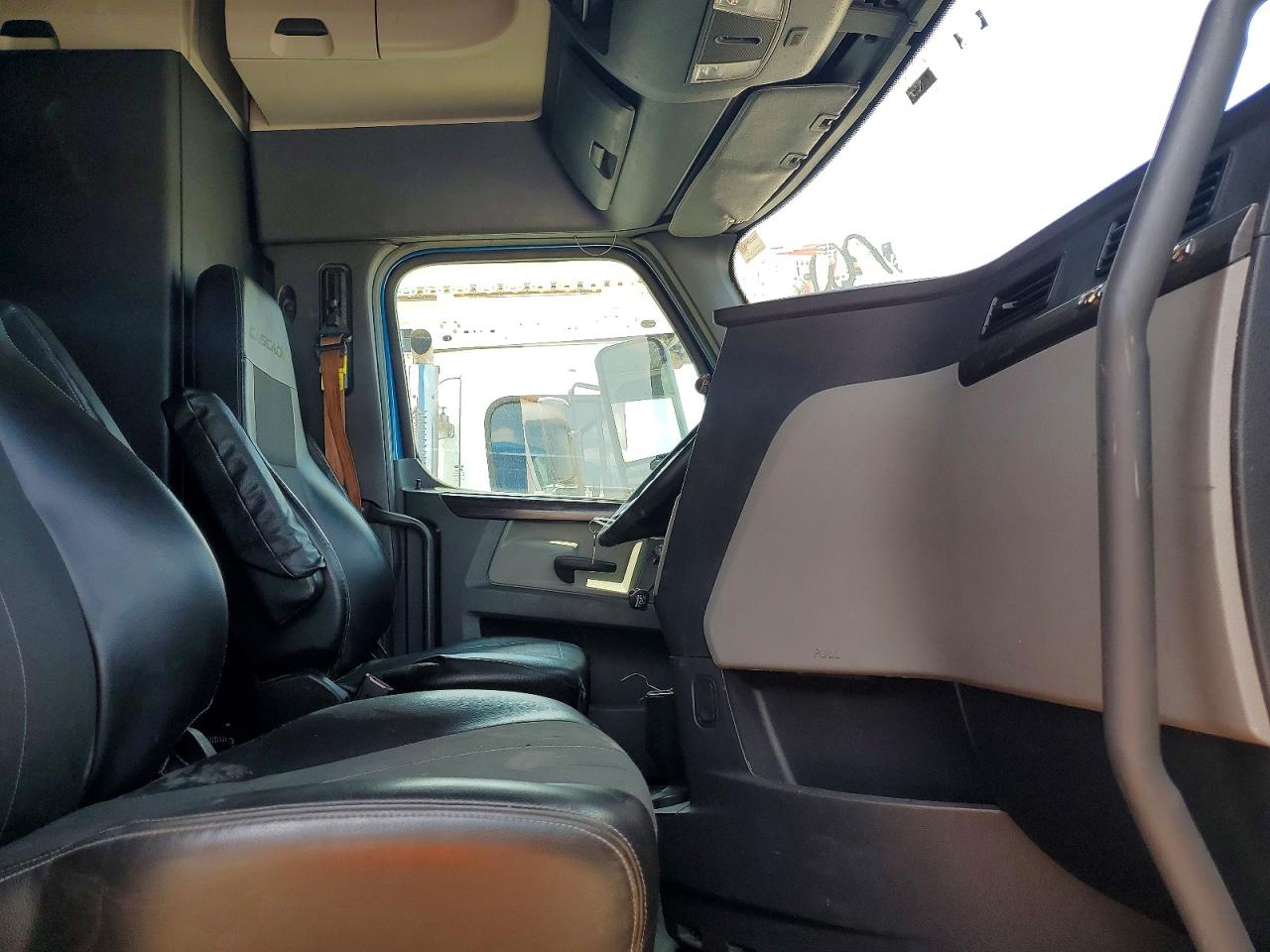 2019 FREIGHTLINER All other VIN 3AKJHHDR6KSKD3301 photo 5