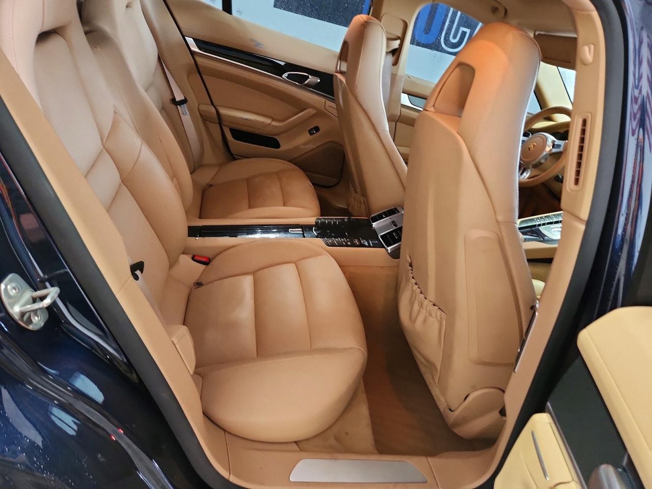 2016 Porsche Panamera VIN WP0AA2A72GL001426 photo 10