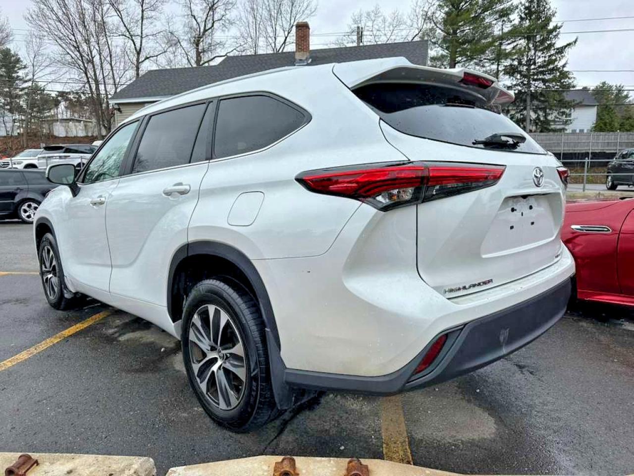 2023 Toyota Highlander VIN 5TDKDRBH0PS005064 photo 2