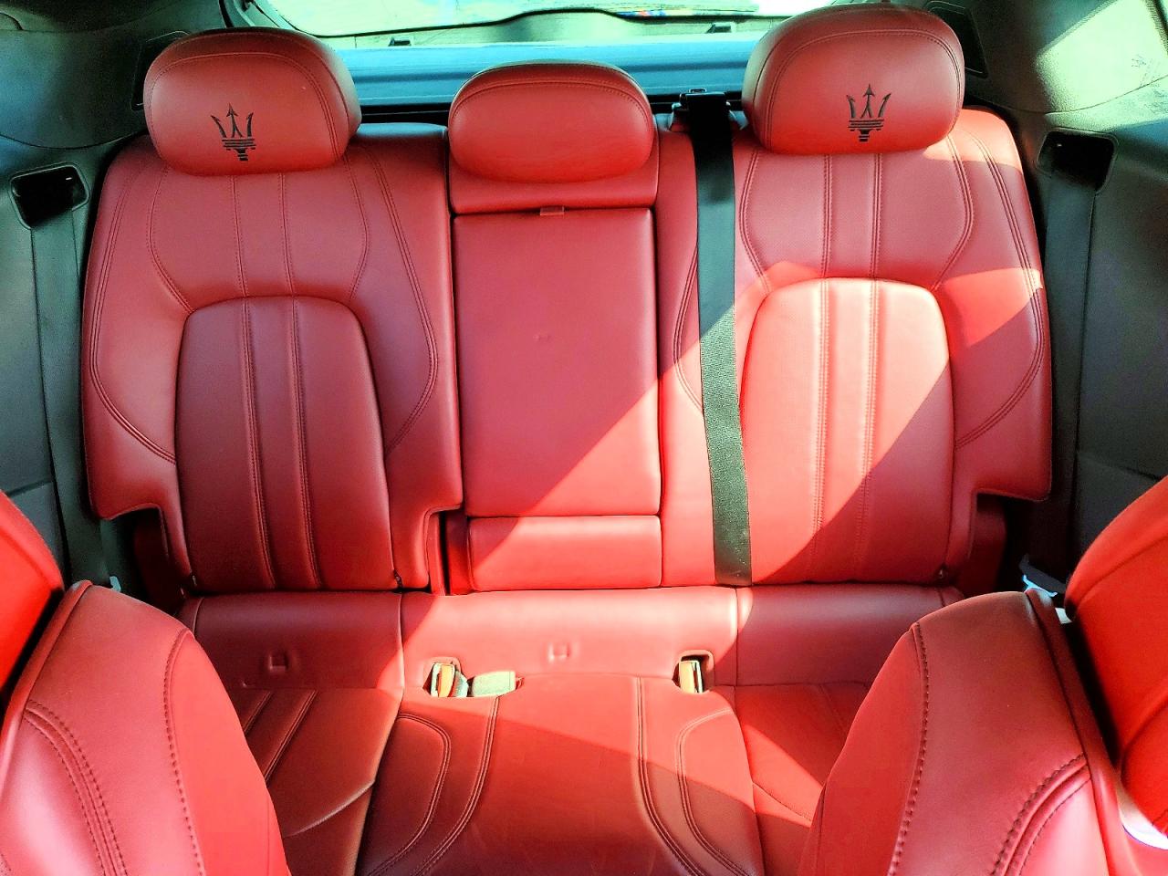 2019 Maserati Levante VIN ZN661YUS0KX323555 photo 10