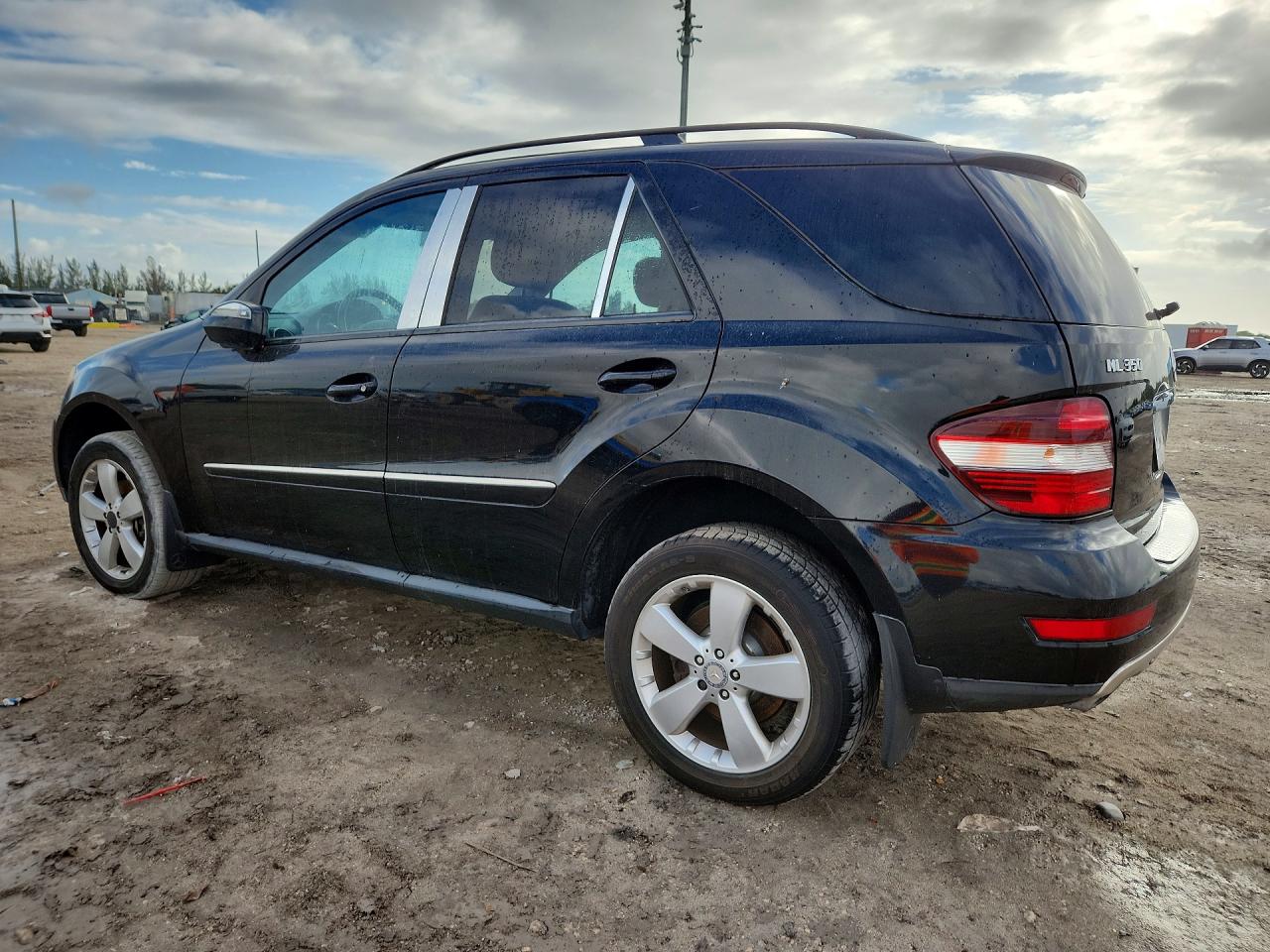 2009 Mercedes-Benz M-class VIN 4JGBB86E89A454035 photo 2
