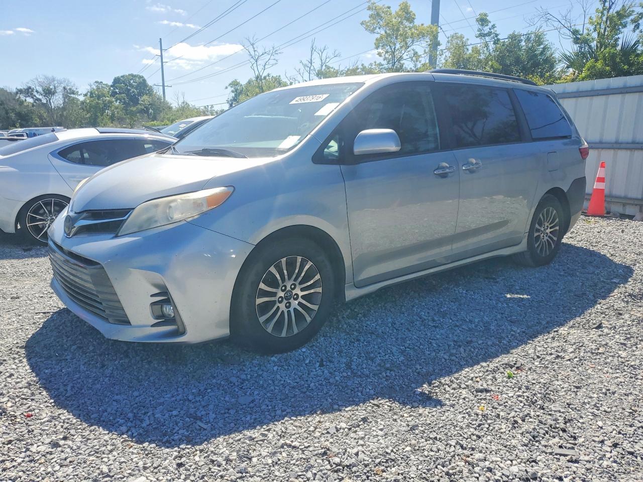 2019 Toyota Sienna VIN 5TDYZ3DC4KS993128 photo 1