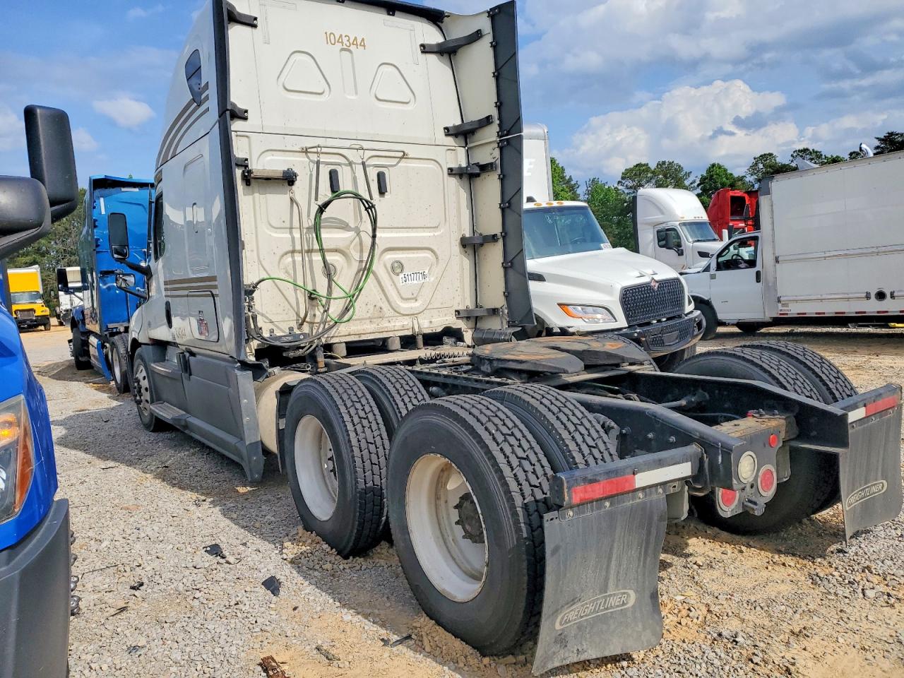 2021 FREIGHTLINER All other VIN 3AKJHHDR8MSMA9753 photo 3