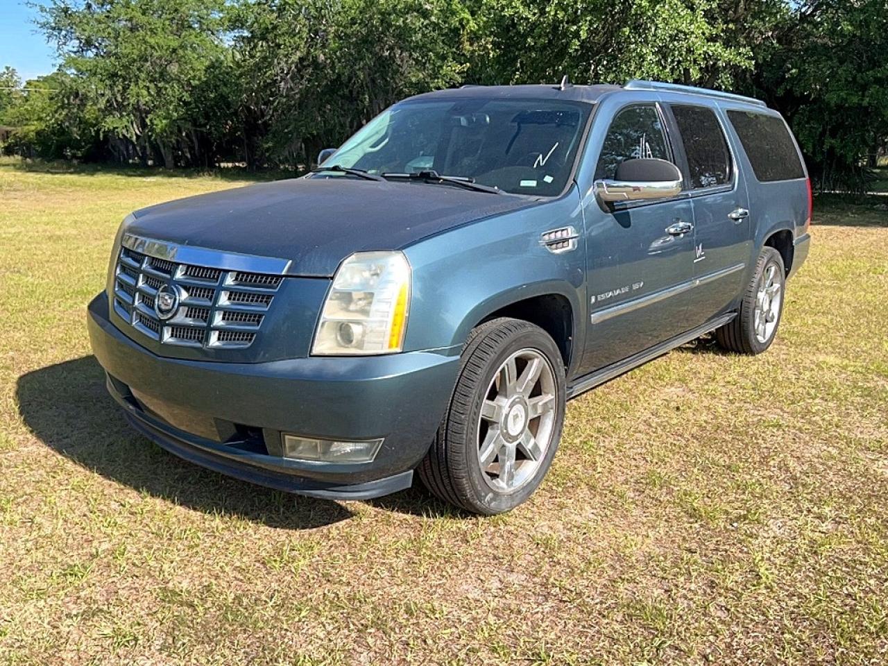 2009 Cadillac Escalade VIN 1GYFC26249R101597 photo 2