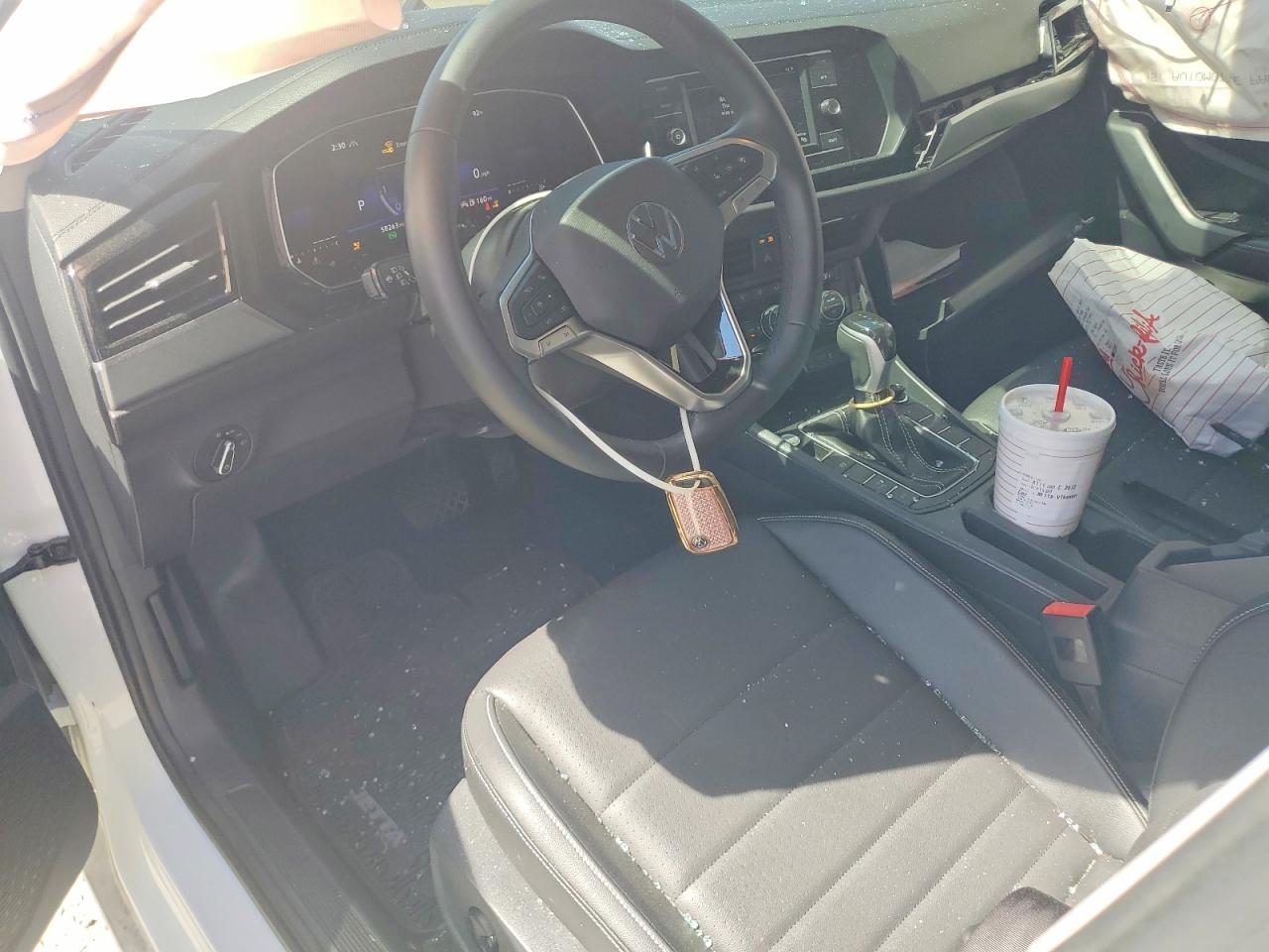 2022 Volkswagen Jetta VIN 3VW7M7BU8NM033390 photo 8