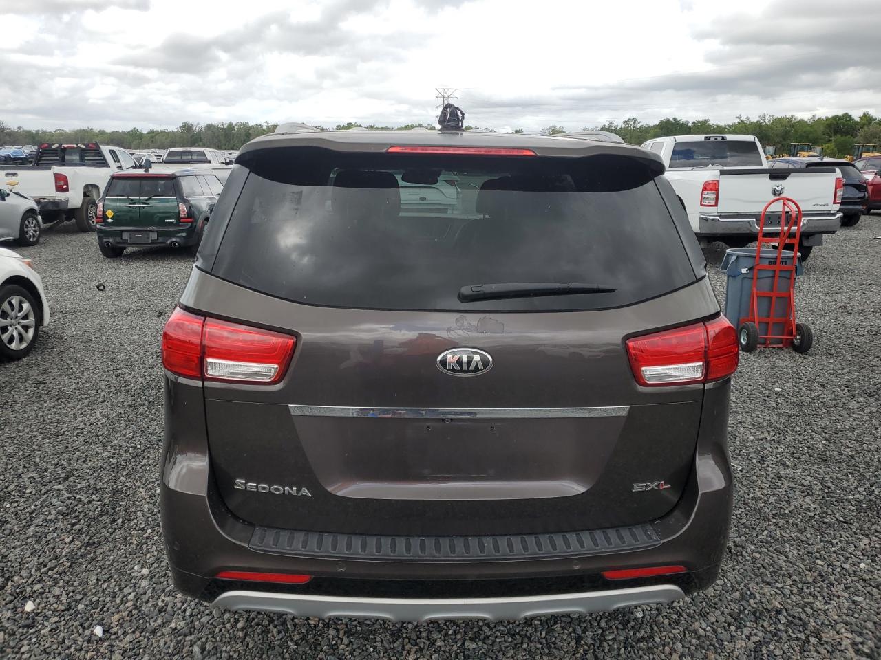 2015 Kia SEDONA VIN KNDME5C1XF6026910 photo 6