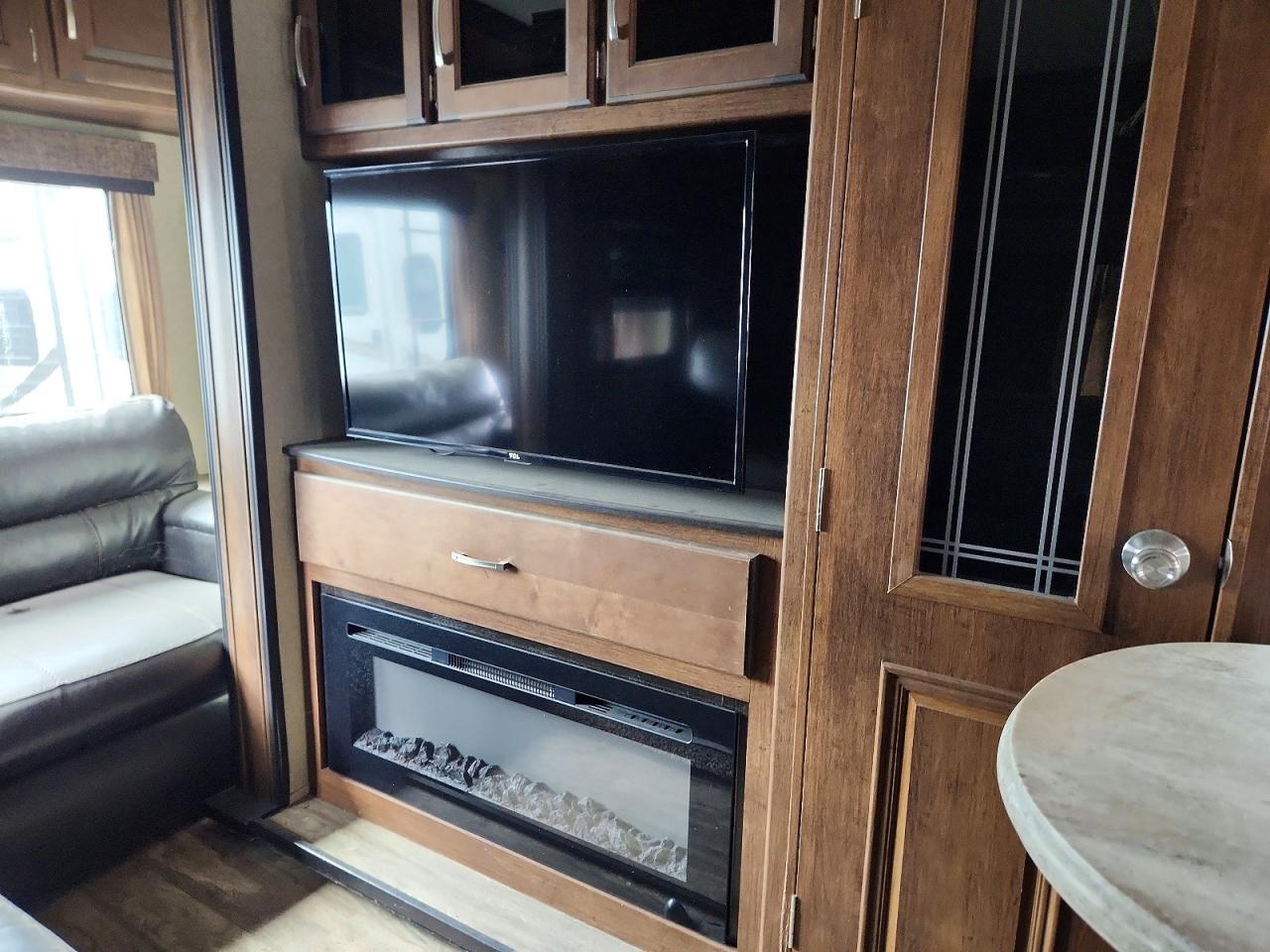 2019 GRAND Reflection VIN 573FR3628K3324317 photo 8