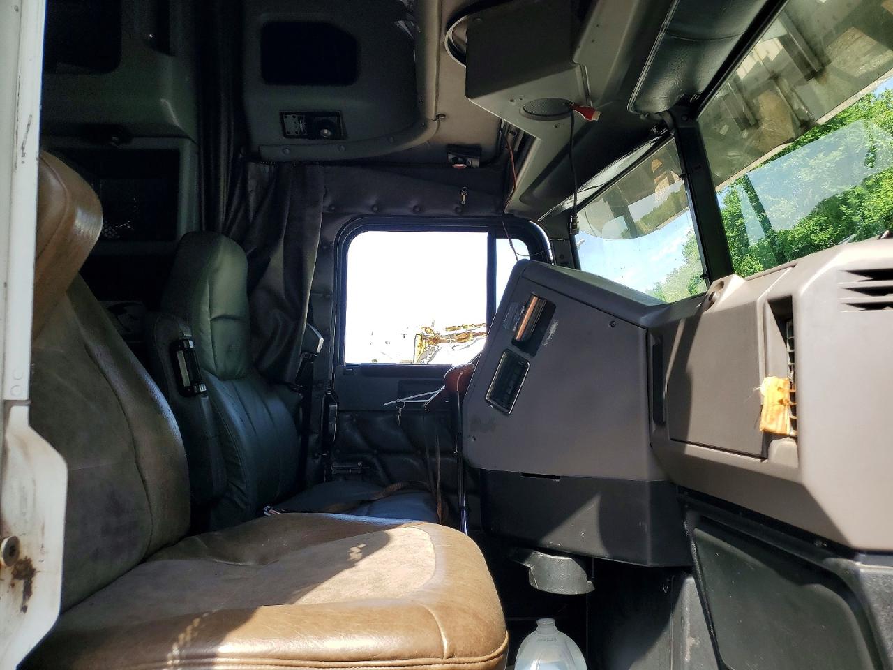 2005 FREIGHTLINER All other VIN 1FUJAPAV15DU99016 photo 5