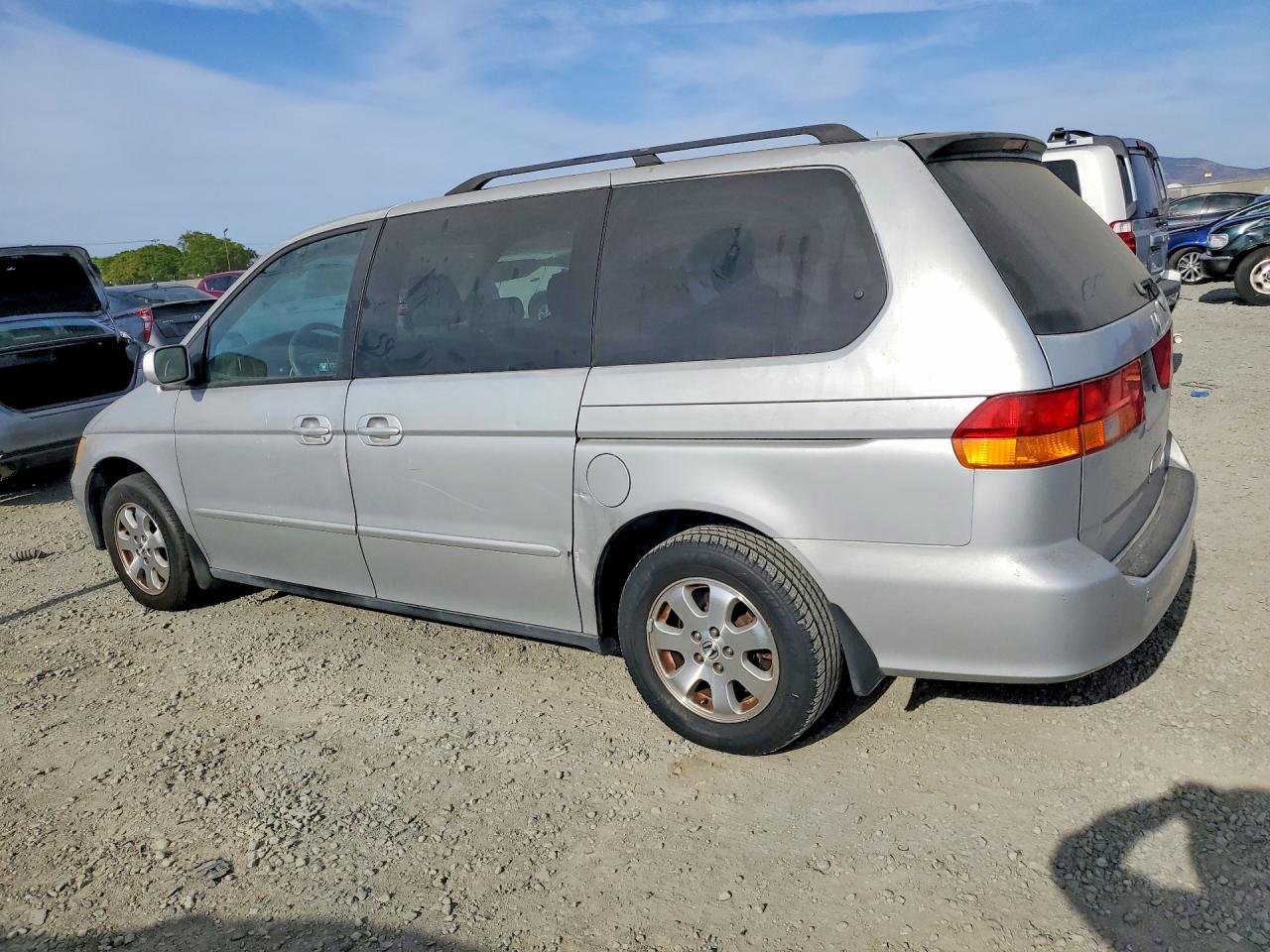 2003 Honda Odyssey VIN 5FNRL18613B136253 photo 2