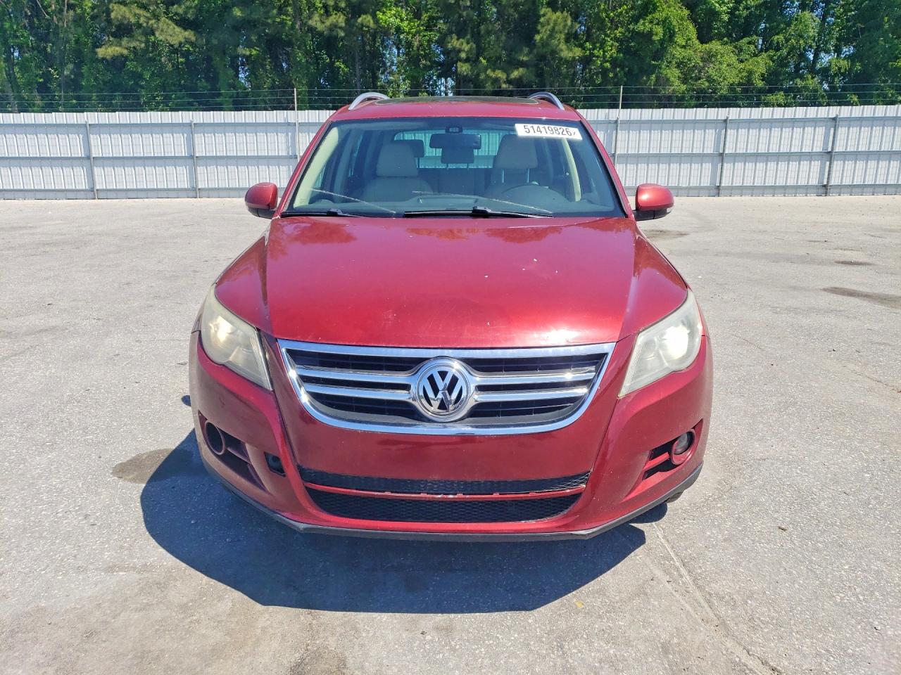 2011 Volkswagen Tiguan VIN WVGAV7AX2BW000832 photo 5