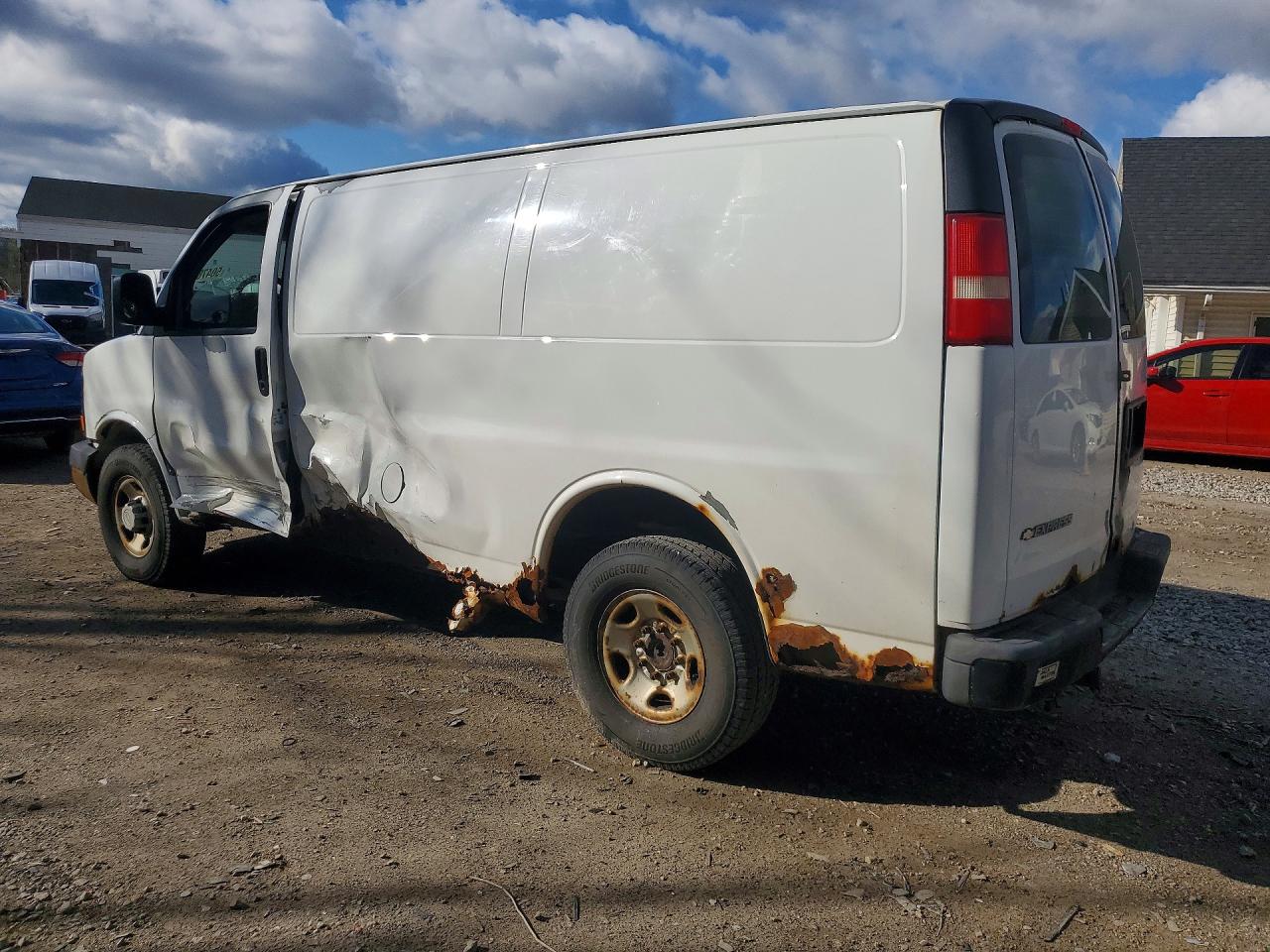 2007 CHEV Express VIN 1GCGG25V271241508 photo 2