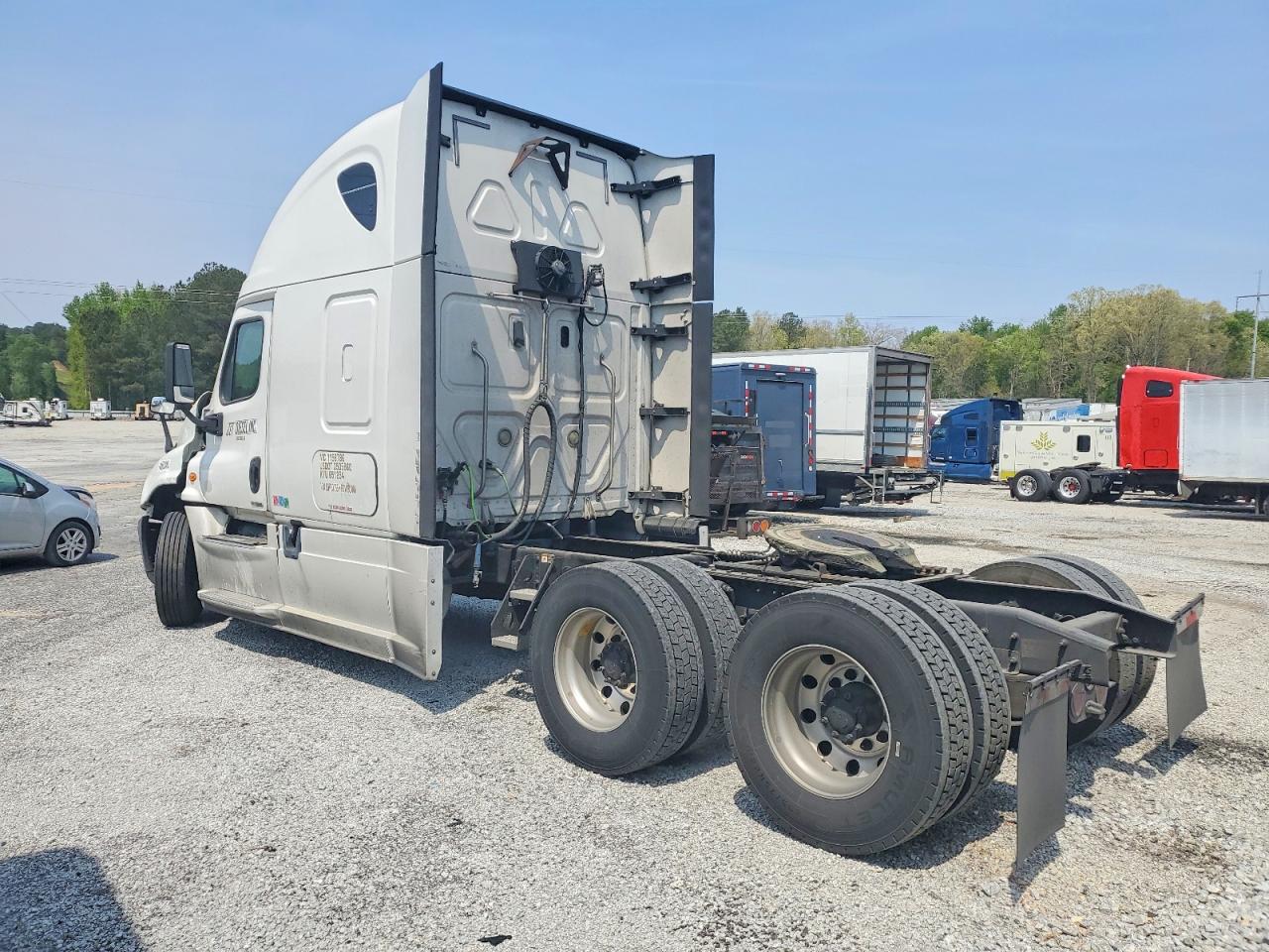 2018 FREIGHTLINER All other VIN 3AKJGLDR8JSHR0755 photo 3