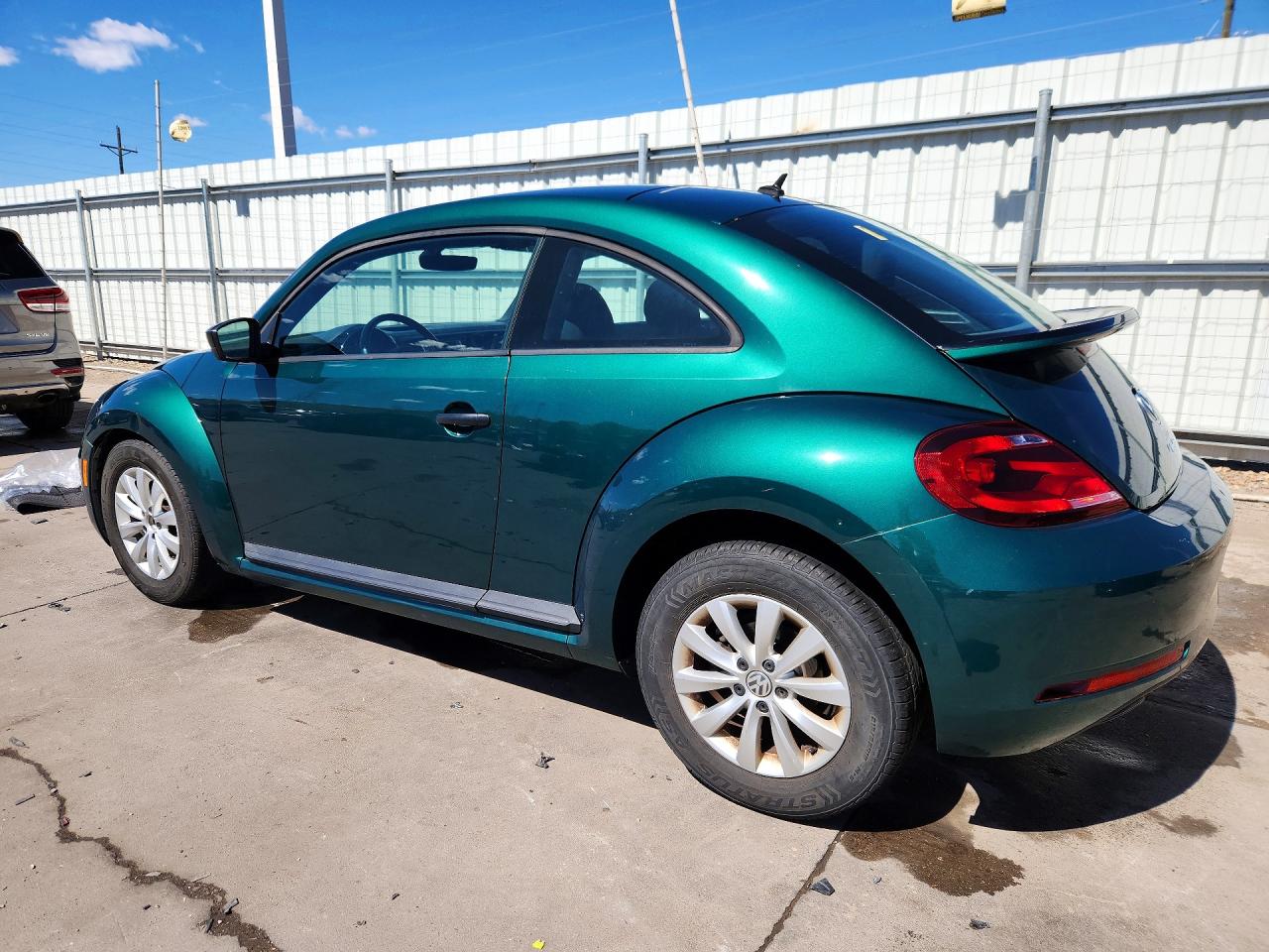 2017 Volkswagen Beetle VIN 3VWF17AT8HM609867 photo 2