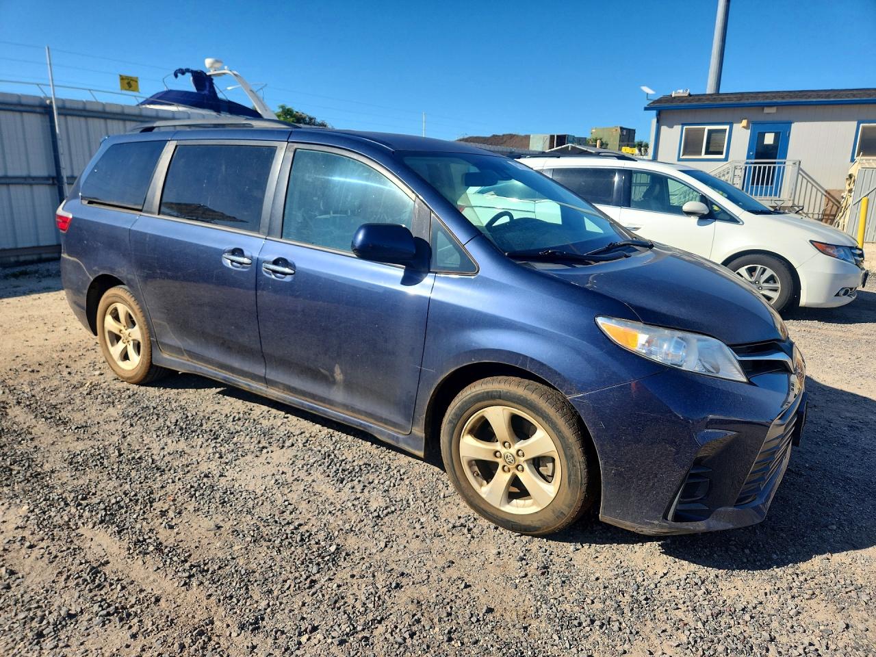 2020 Toyota Sienna VIN 5TDKZ3DCXLS062561 photo 4