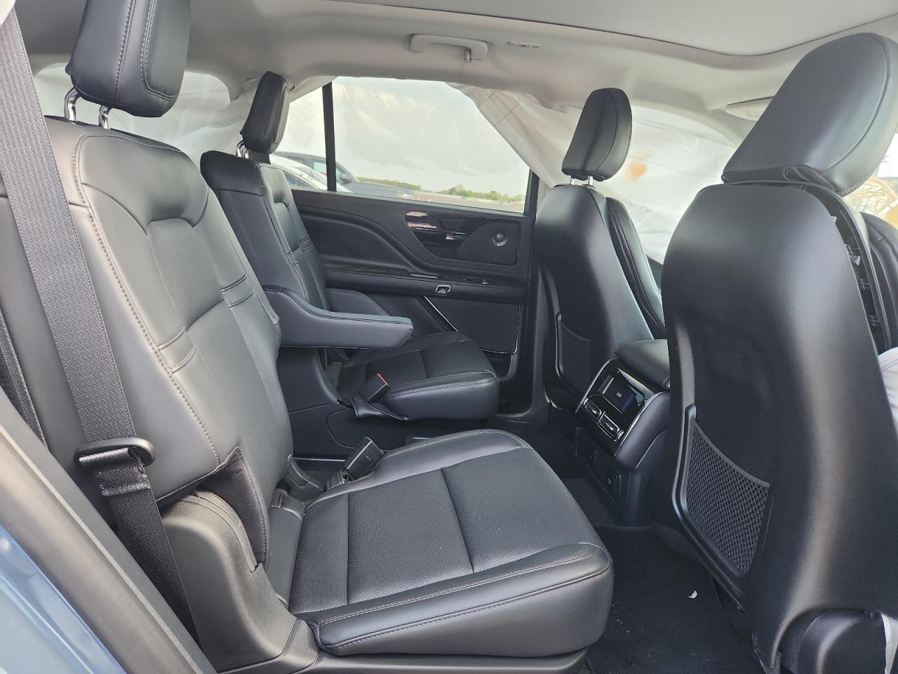 2025 Lincoln Aviator VIN 5LM5J6XC1SGL34045 photo 11