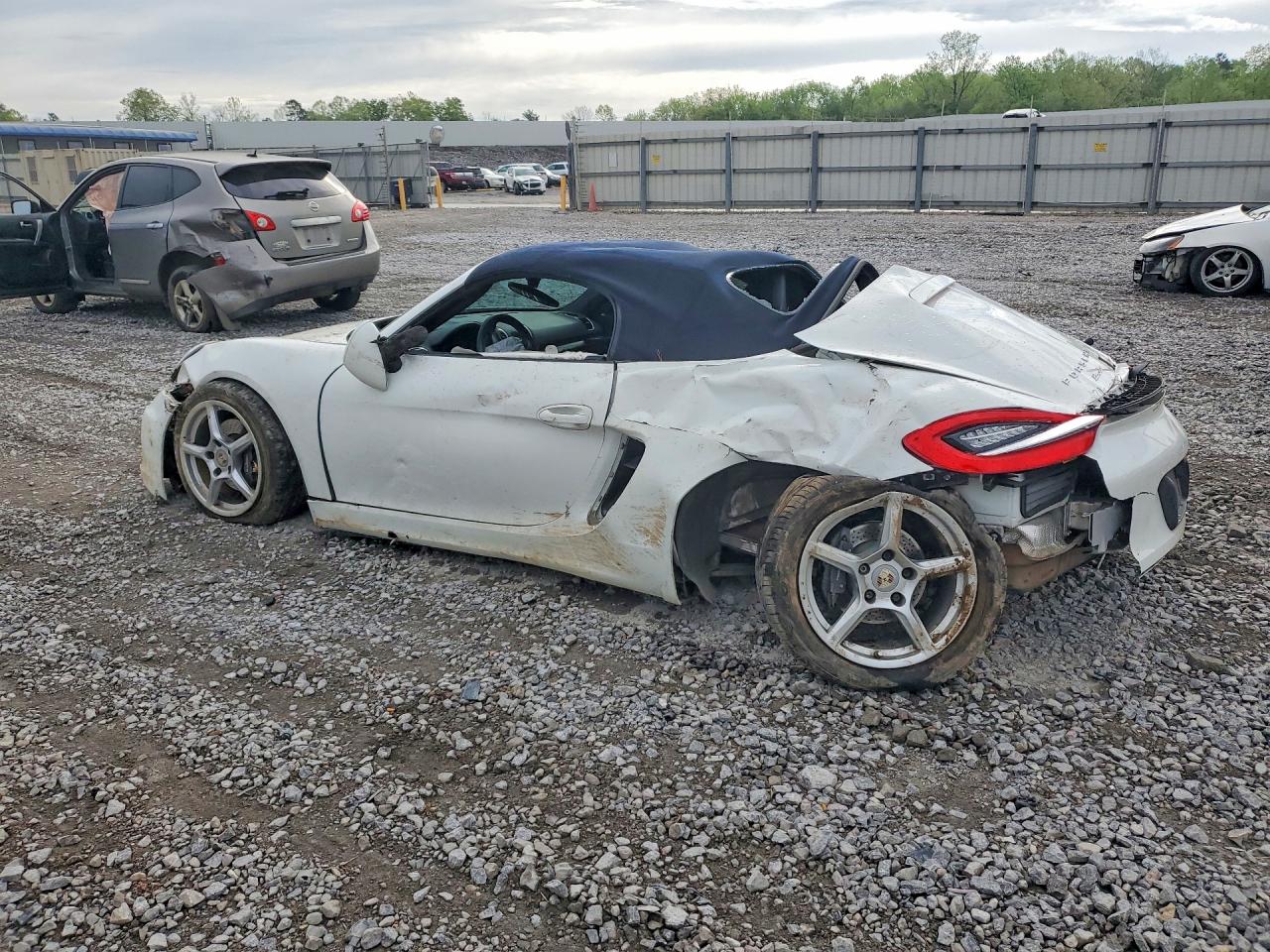 2013 Porsche Boxster VIN WP0CA2A88DS113893 photo 2