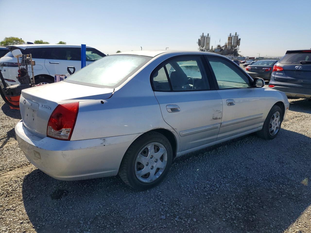 2004 Hyundai Elantra VIN KMHDN46D64U819609 photo 3