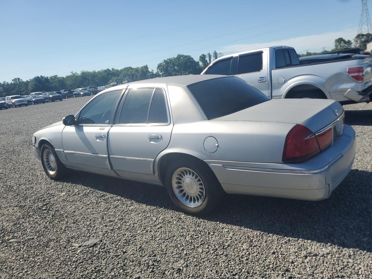 2000 MERCURY Grmarquis VIN 2MEFM75W7YX655319 photo 2
