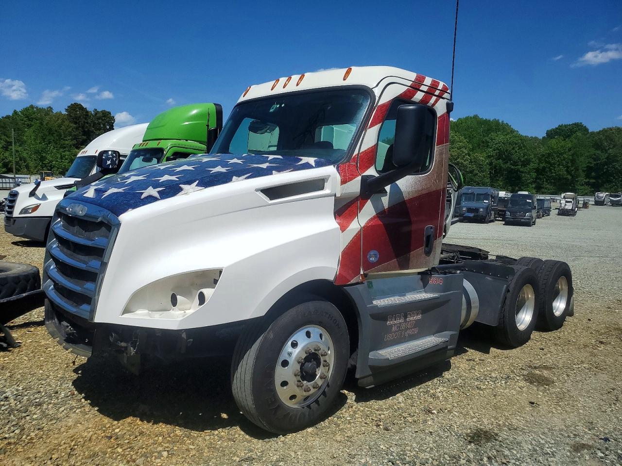 2019 FREIGHTLINER All other VIN 3AKJHLDV3KSKA4984 photo 2