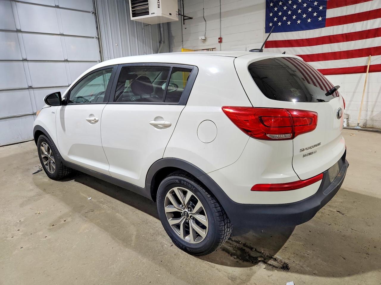2015 Kia Sportage VIN KNDPBCAC7F7772028 photo 2