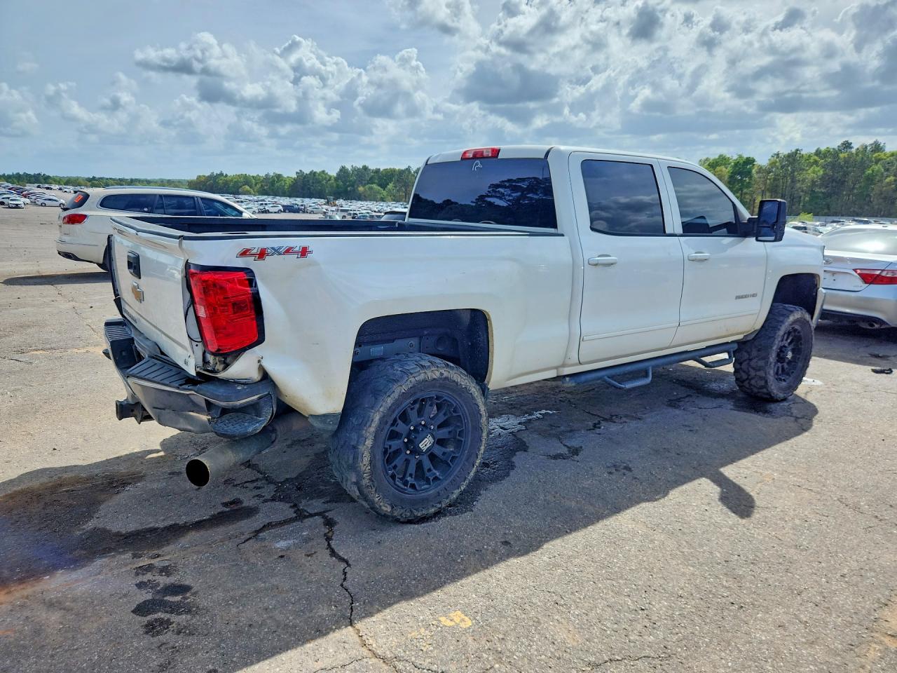 2015 Chevrolet Silverado VIN 1GC1KVE86FF565966 photo 3