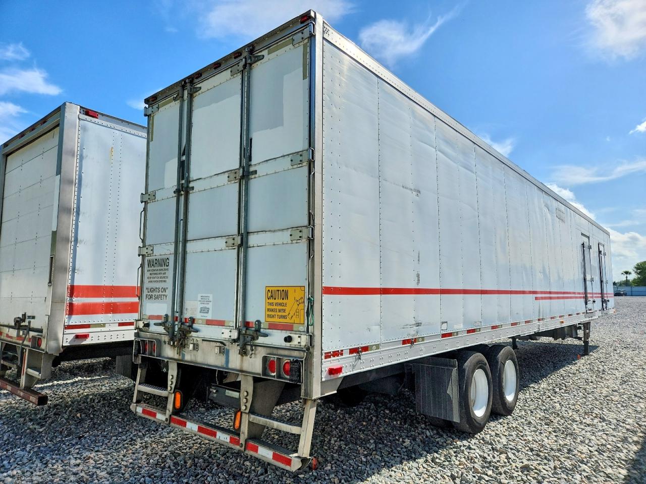 2011 UTILITY All models VIN 1UYVS2534BM063615 photo 4
