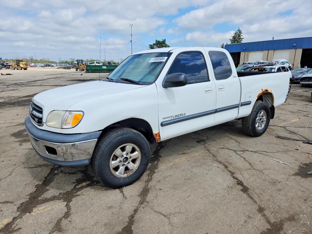 2000 Toyota Tundra VIN 5TBBT4415YS122431 photo 1
