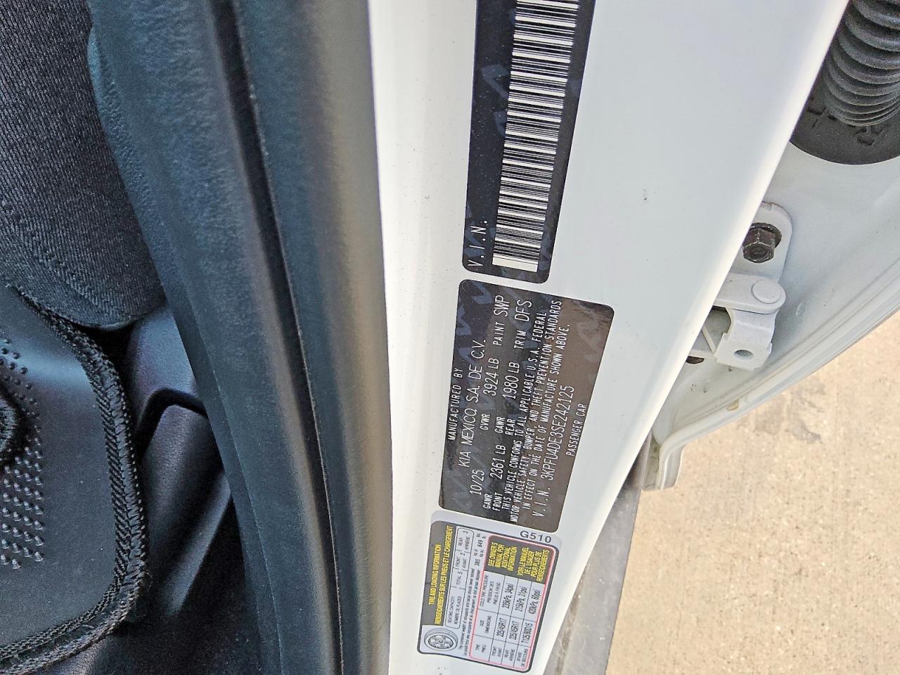 2025 Kia All other VIN 3KPFU4DE3SE242125 photo 12