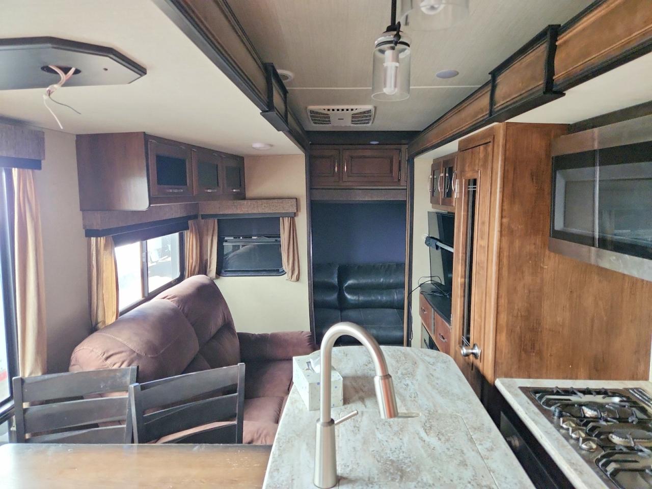 2018 GRAND Reflection VIN 573FR3325J3317764 photo 6