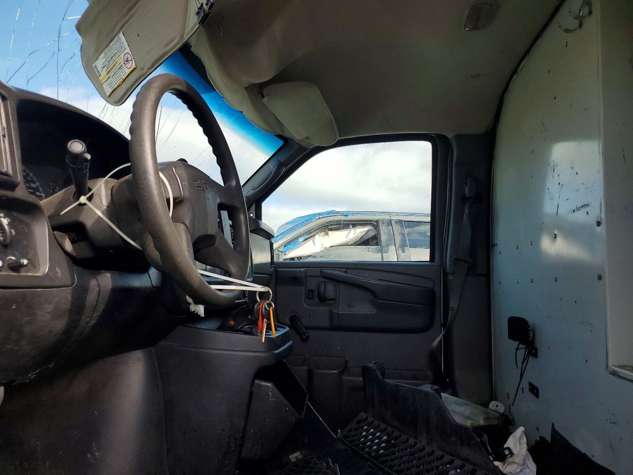 2004 CHEV Express VIN 1GBHG31U241212274 photo 7