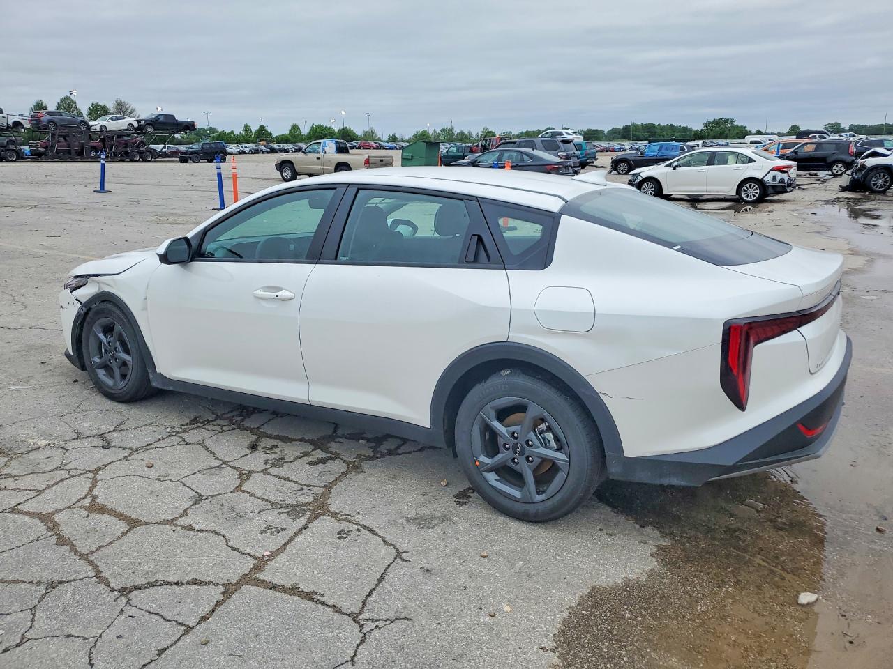 2026 Kia All other VIN 3KPFT4DE8TE286805 photo 2