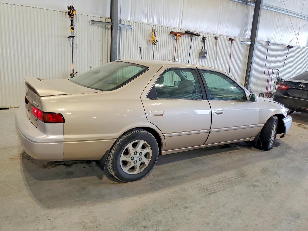 1999 Toyota Camry VIN JT2BF28K7X0176071 photo 3