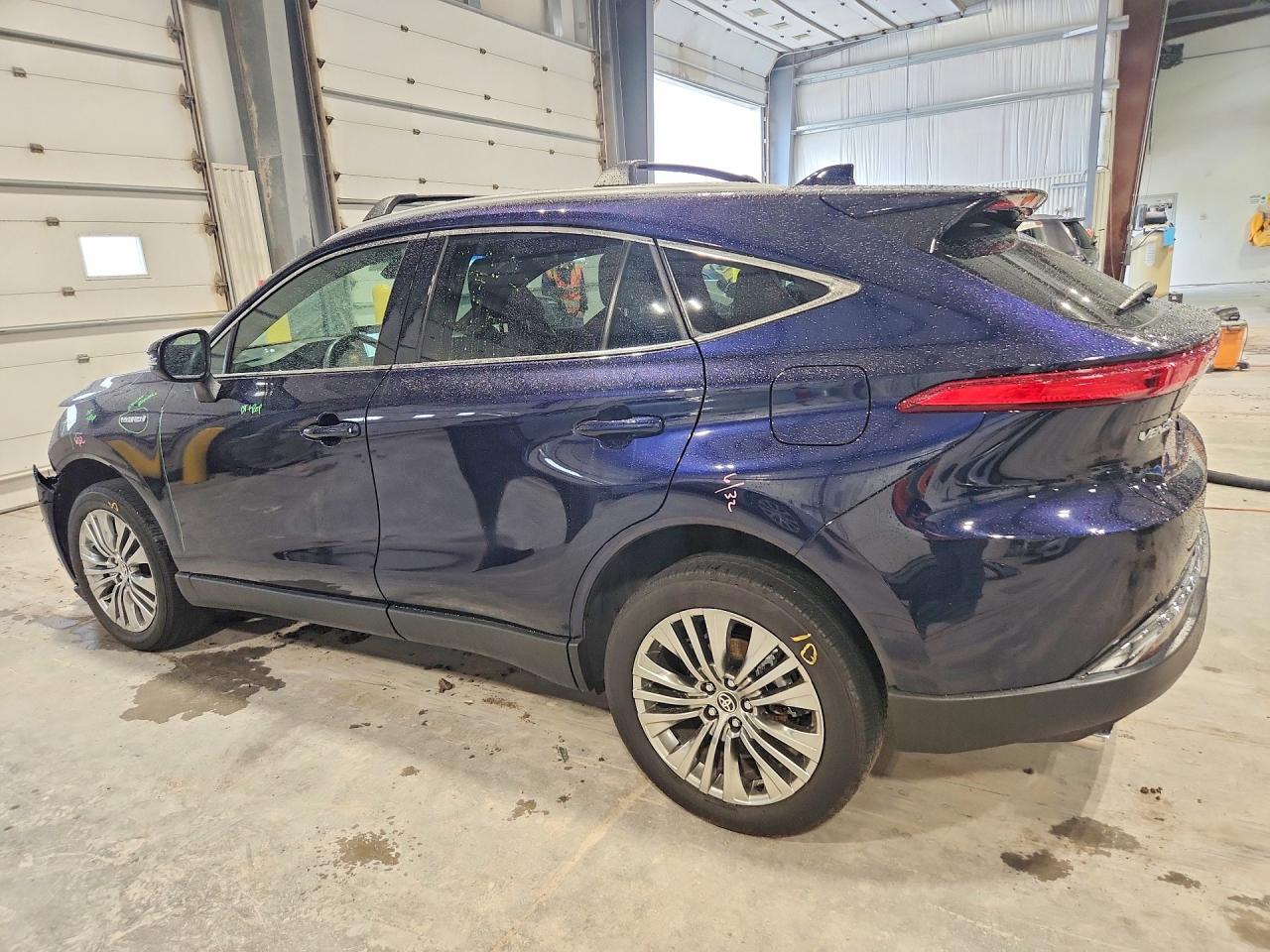 2021 Toyota Venza VIN JTEAAAAH8MJ035103 photo 2