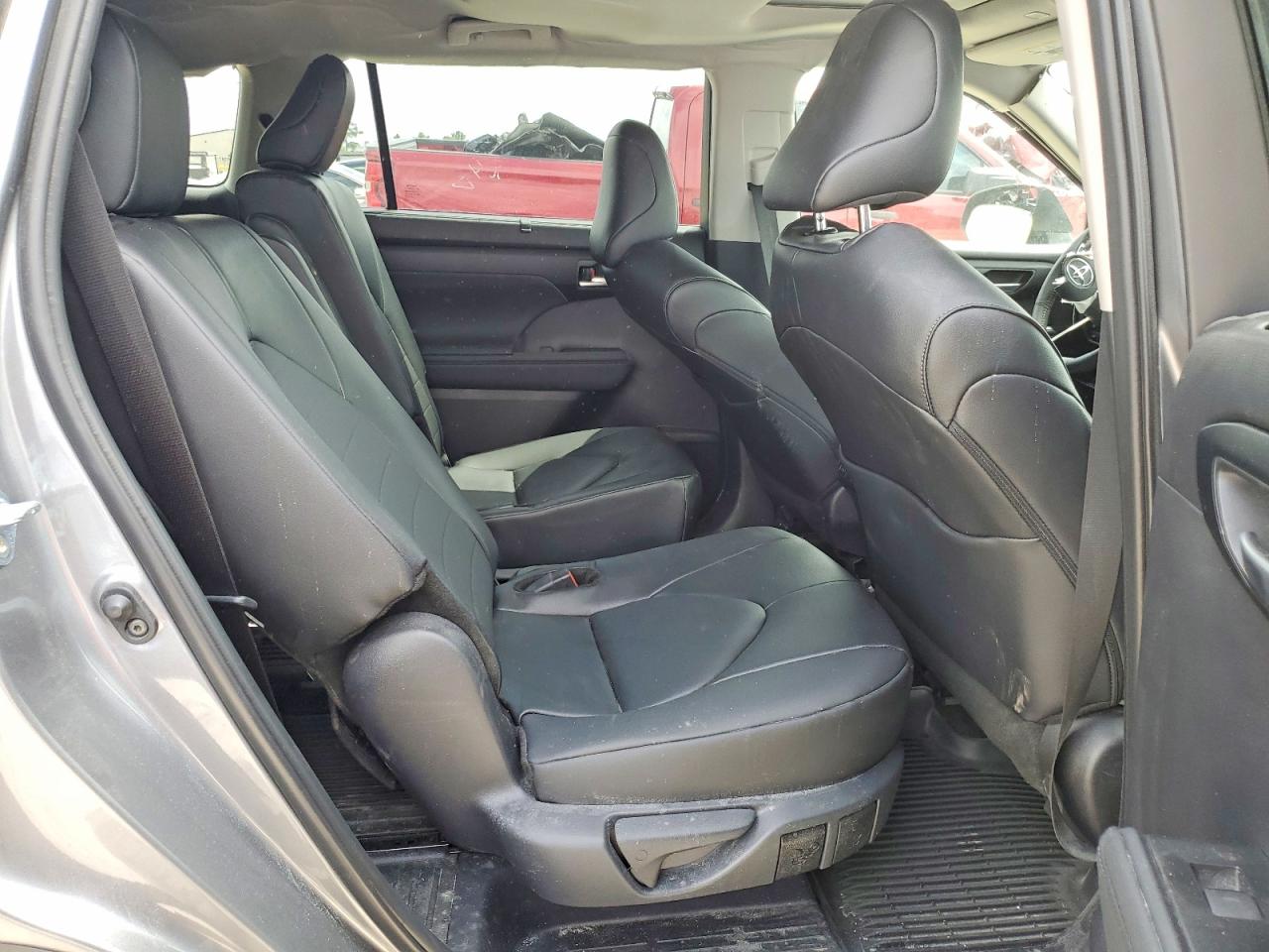2026 Toyota Highlander VIN 5TDKDRBH6TS598522 photo 11