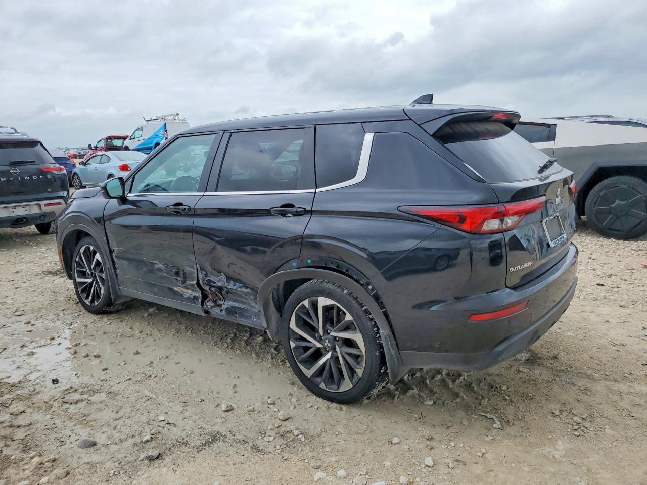 2022 Mitsubishi Outlander VIN JA4J4UA83NZ036377 photo 2