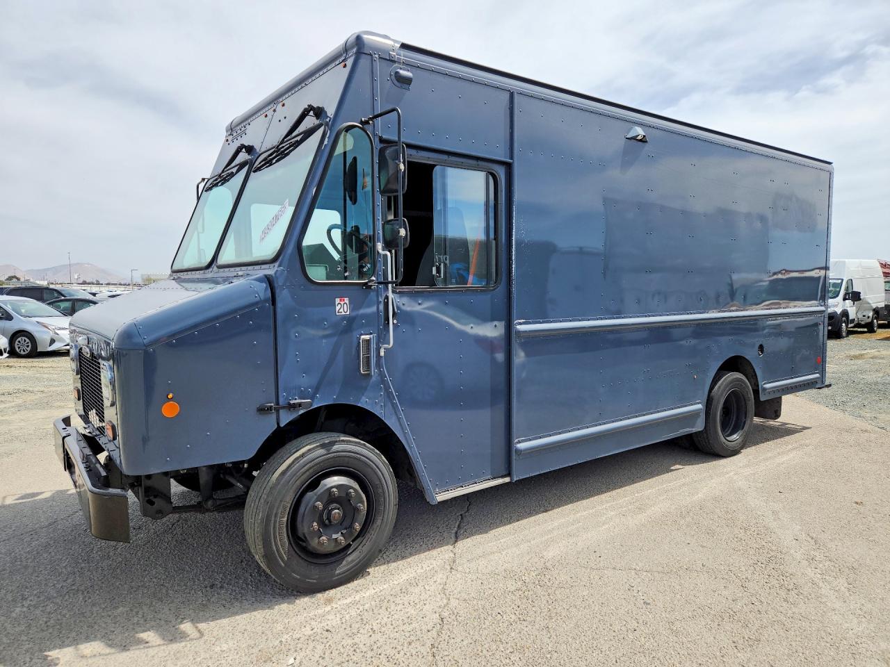 2020 FREIGHTLINER All other VIN 4UZAC2EAXLCLZ7160 photo 1