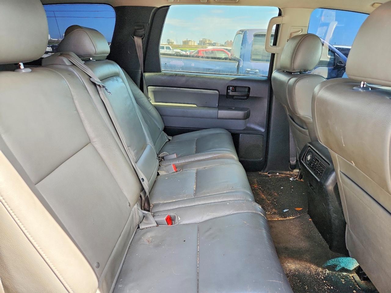 2013 Toyota Sequoia VIN 5TDZY5G14DS049023 photo 11