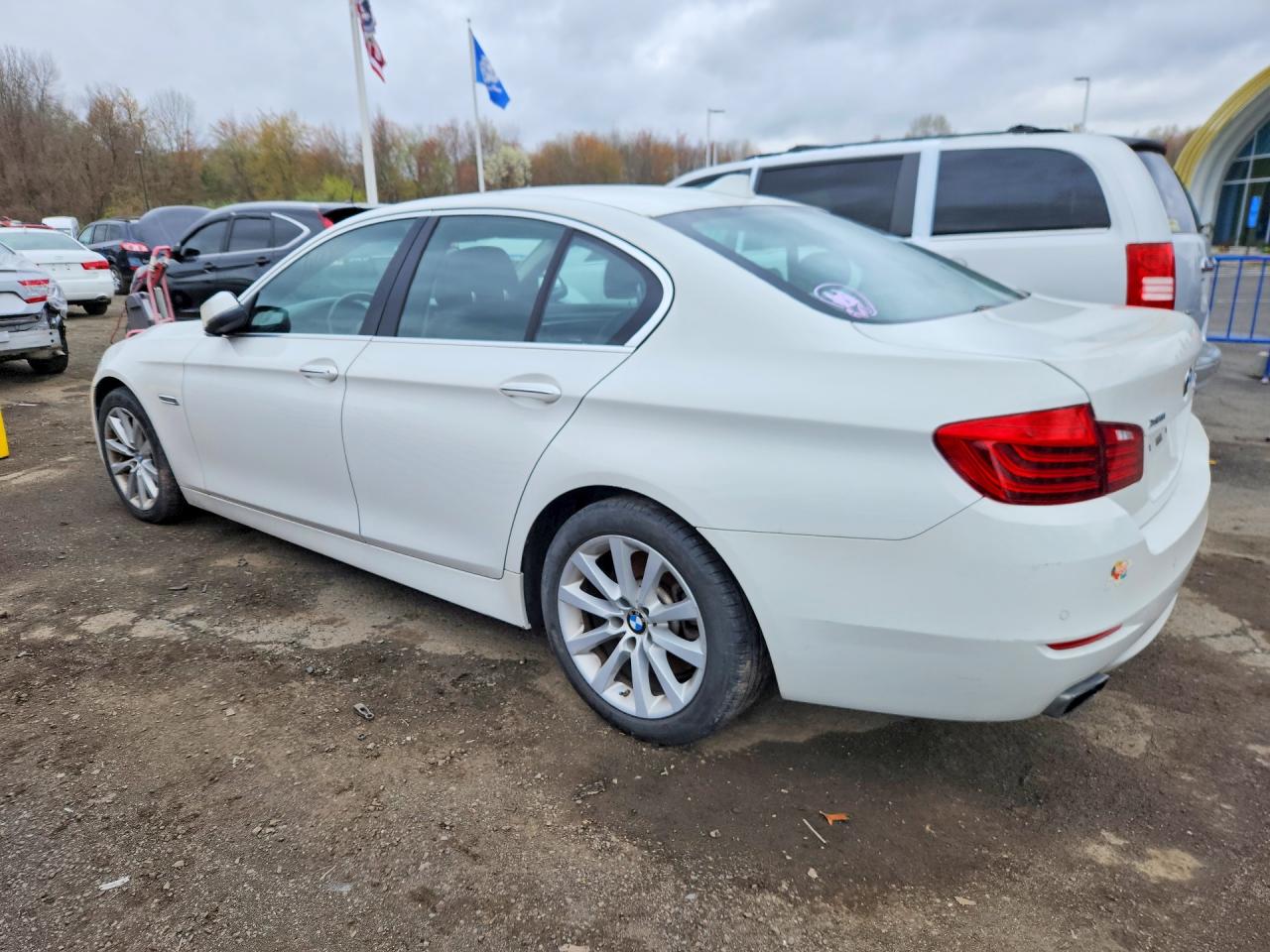 2015 BMW 5 series VIN WBAKP9C58FD693737 photo 2